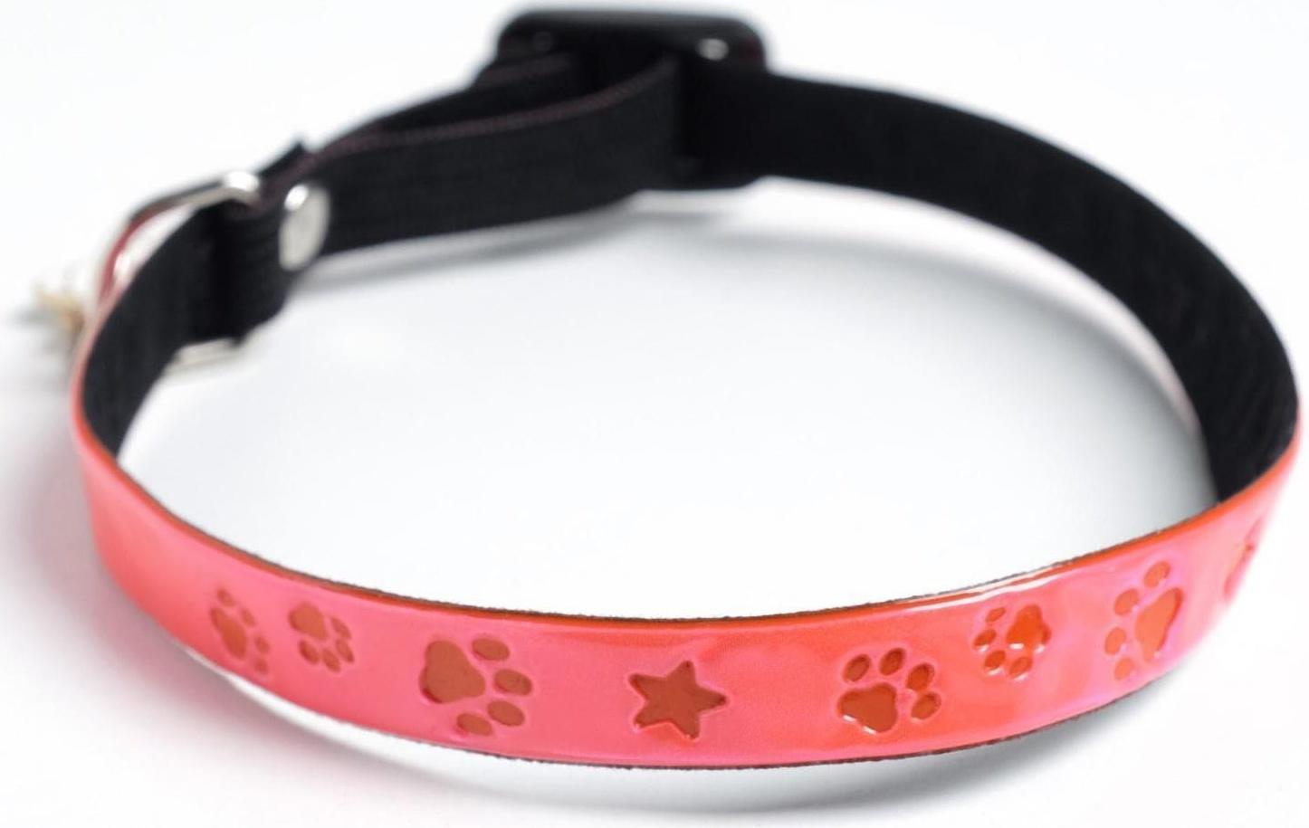 Ошейник светоотражающий «Лапки» с подвесом, 30 х 1 см, цвет розовый