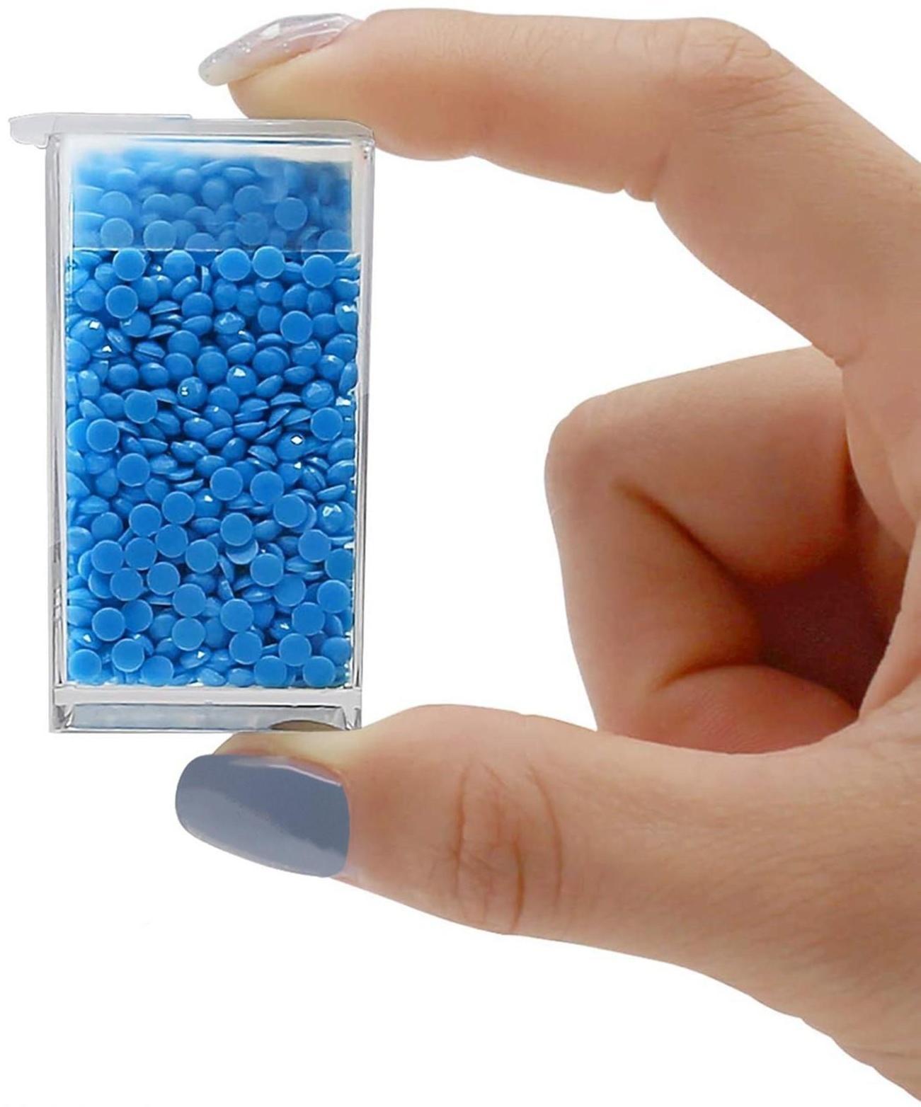 Набор контейнеров для рукоделия, 64 баночки, 1,5 × 3 × 5 см, с наклейками, 13 × 22 × 5 см, цвет прозрачный