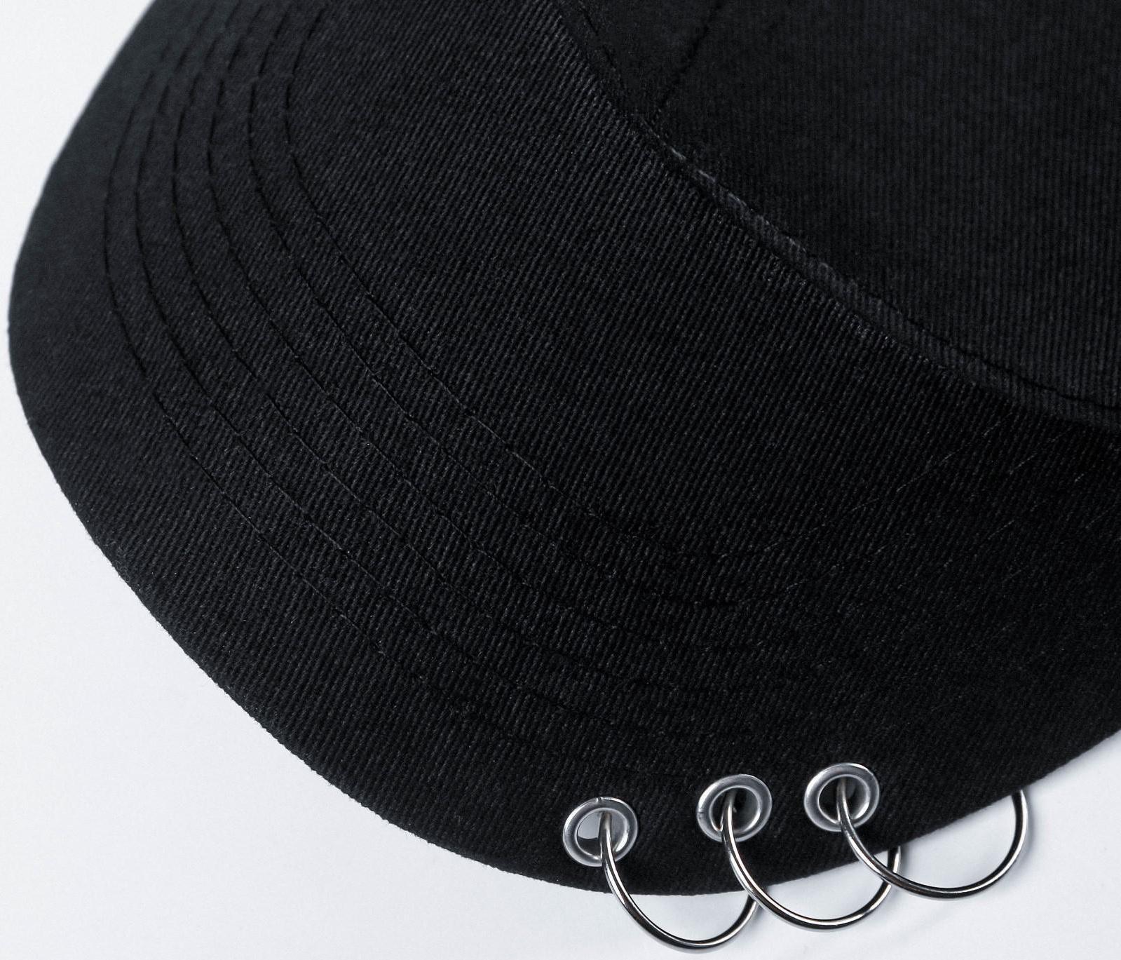 Кепка чёрная с кольцами, р-р 56см