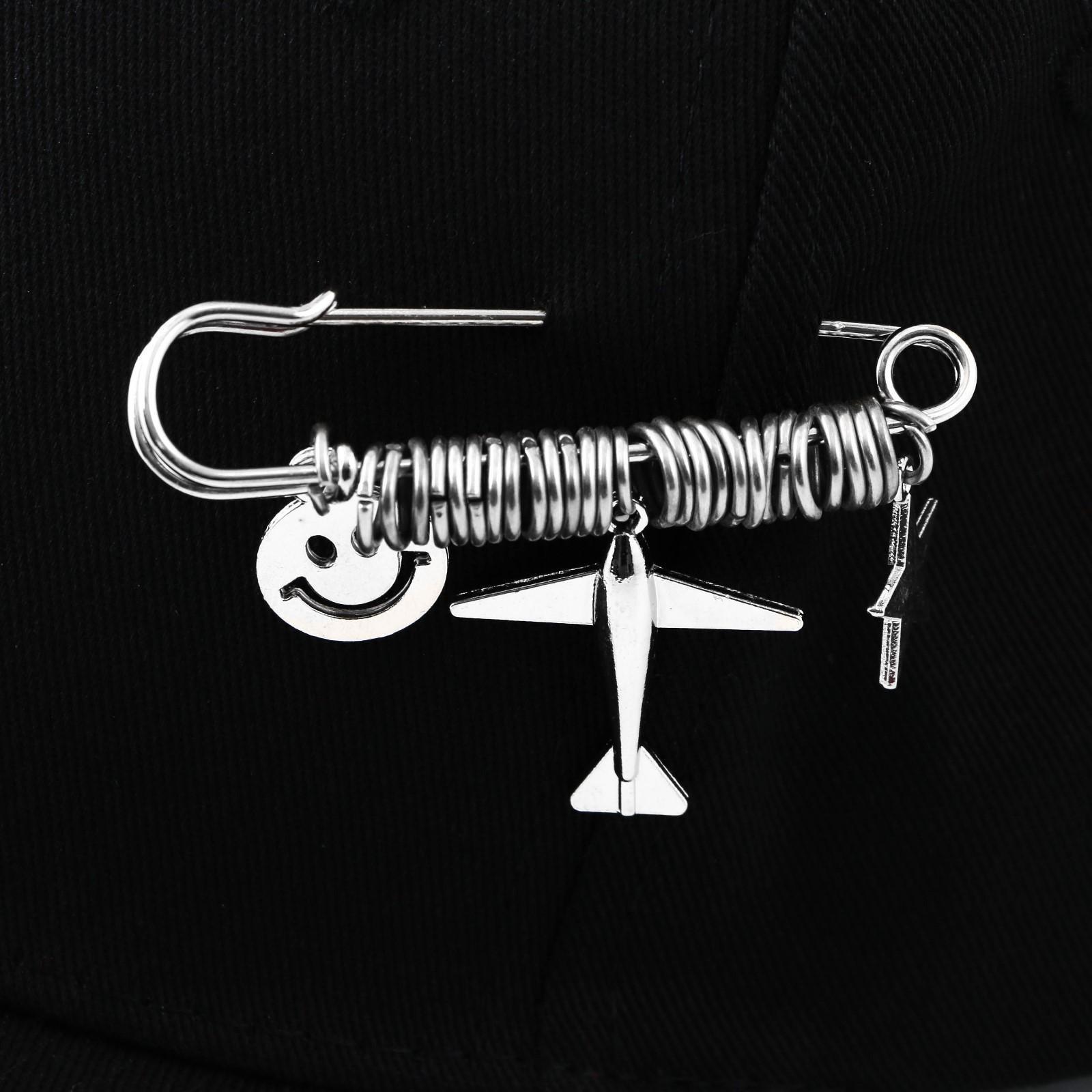 Кепка чёрная с кольцами, р-р 56см