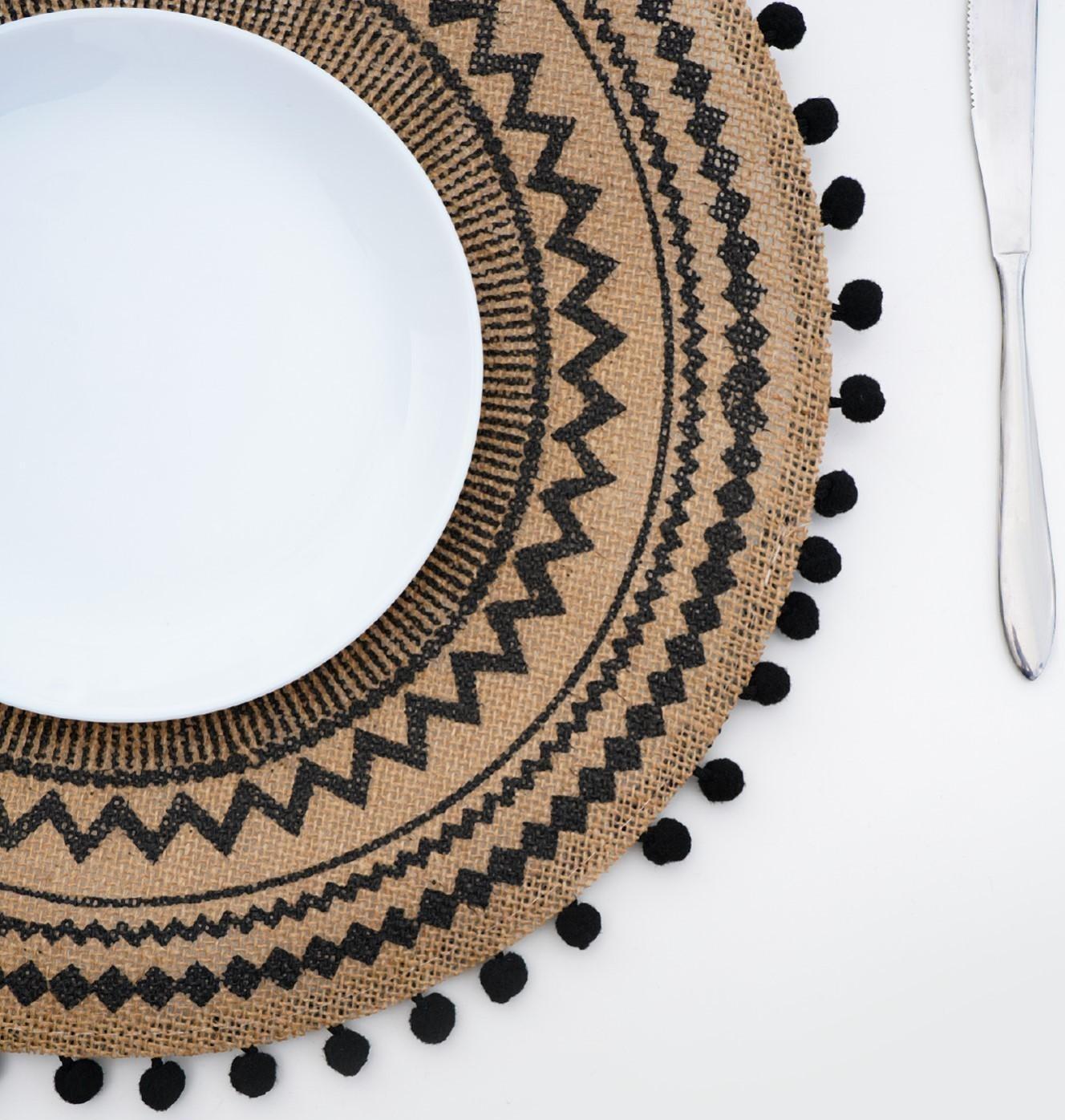 Салфетка сервировочная на стол «Африка», 38×38 см, цвет чёрный