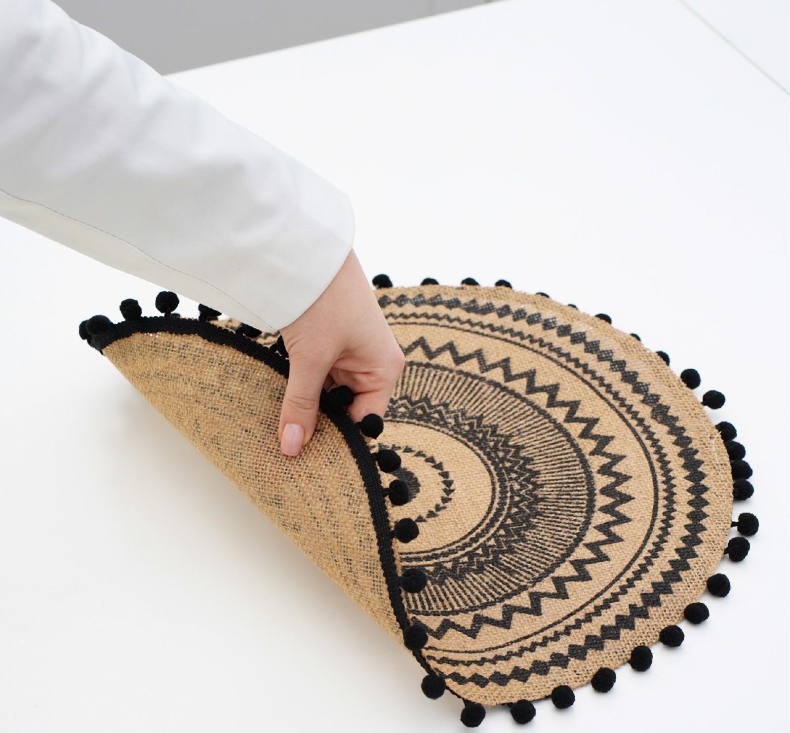 Салфетка сервировочная на стол «Африка», 38×38 см, цвет чёрный