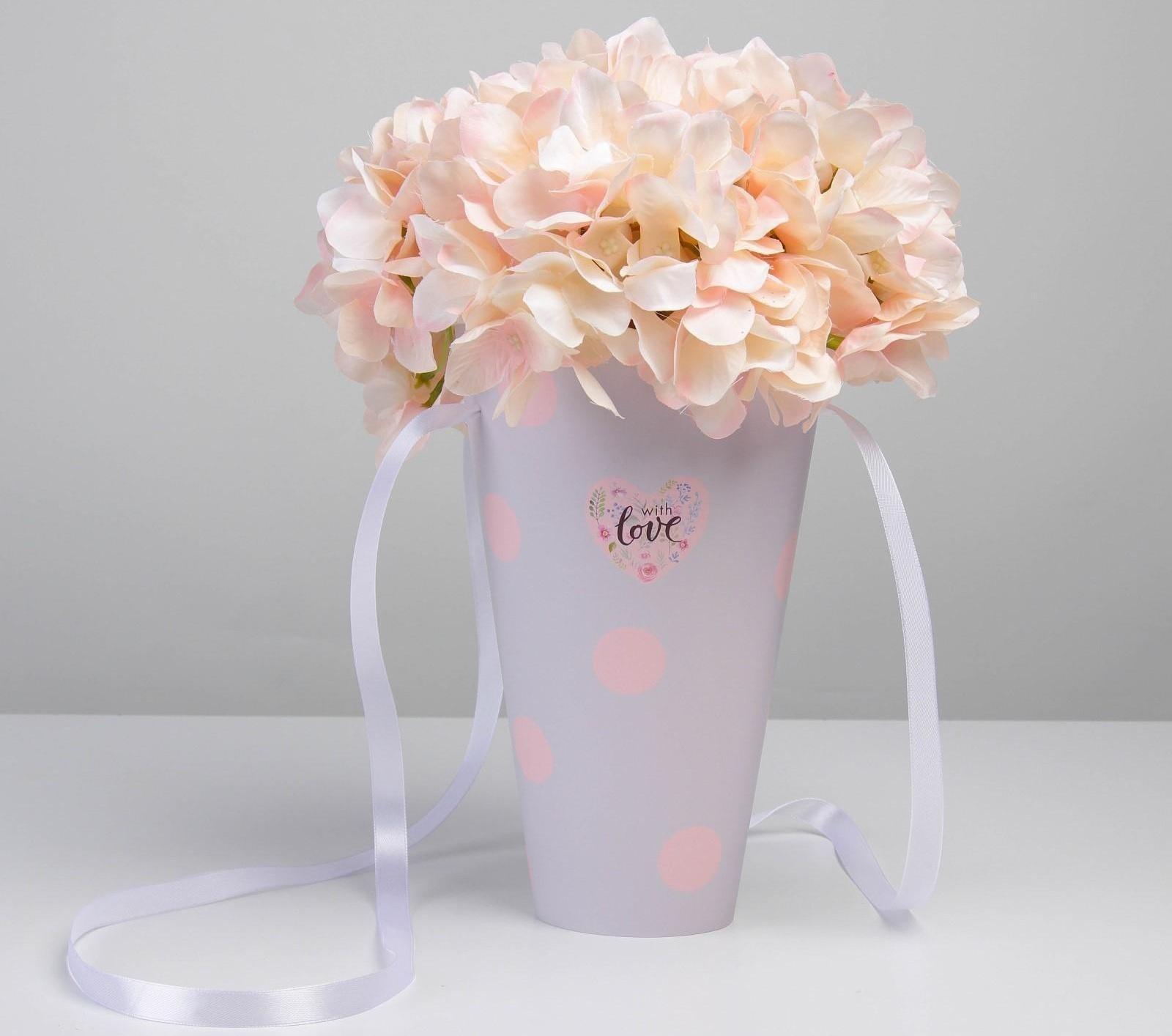 Переноска для цветов круглая на лентах «With love», 15 × 23.3 × 7.5 см