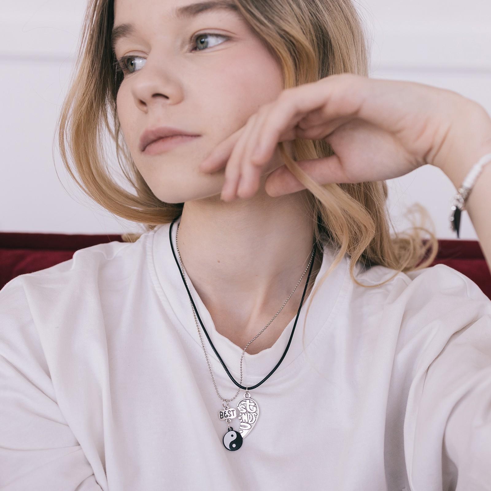 Кулоны на шнурке 