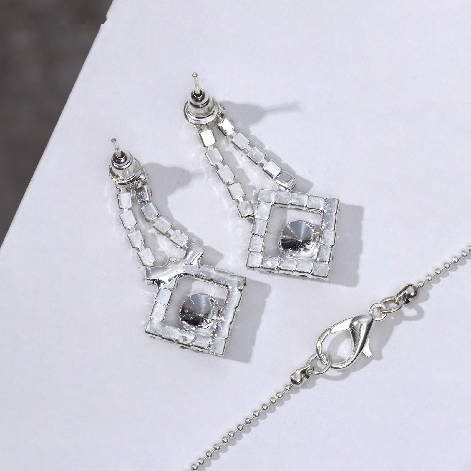 Гарнитур 2 предмета: серьги, кулон 