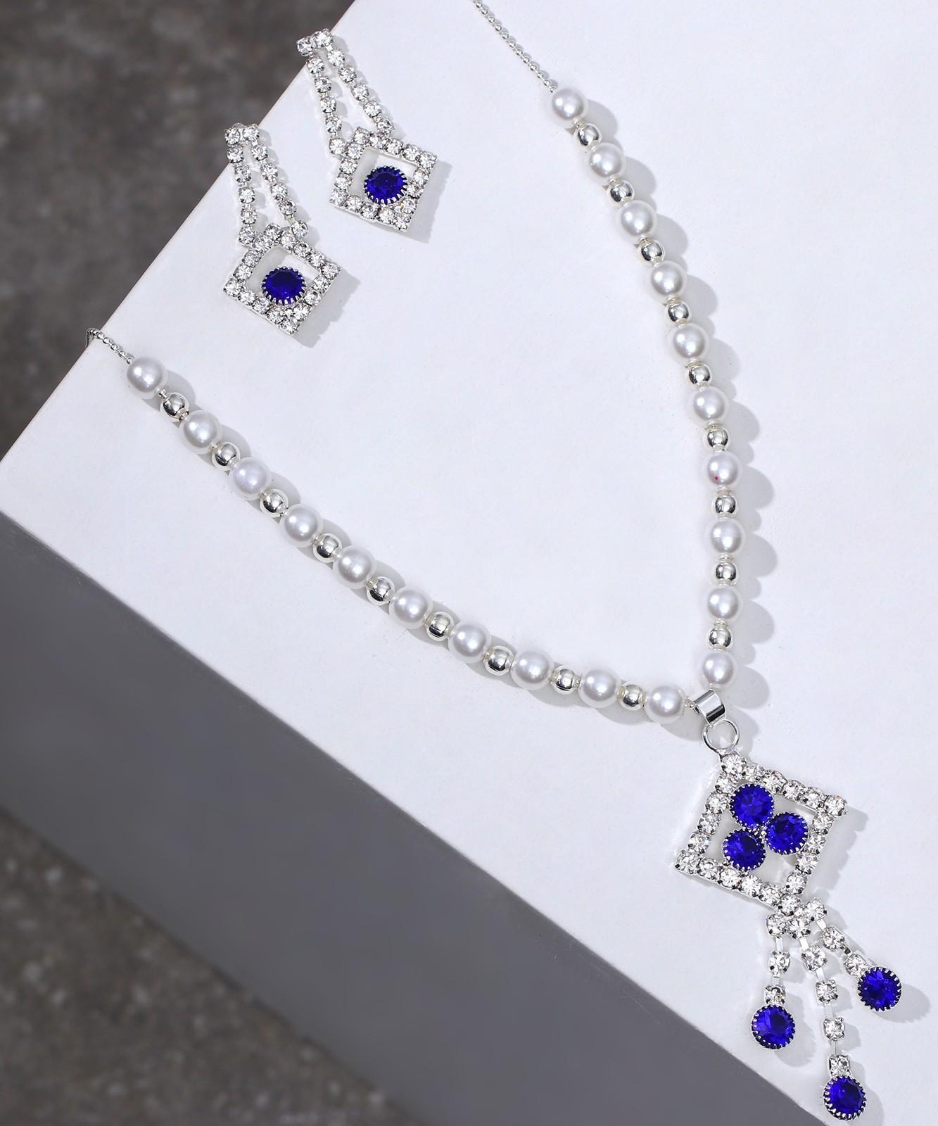 Гарнитур 2 предмета: серьги, кулон 