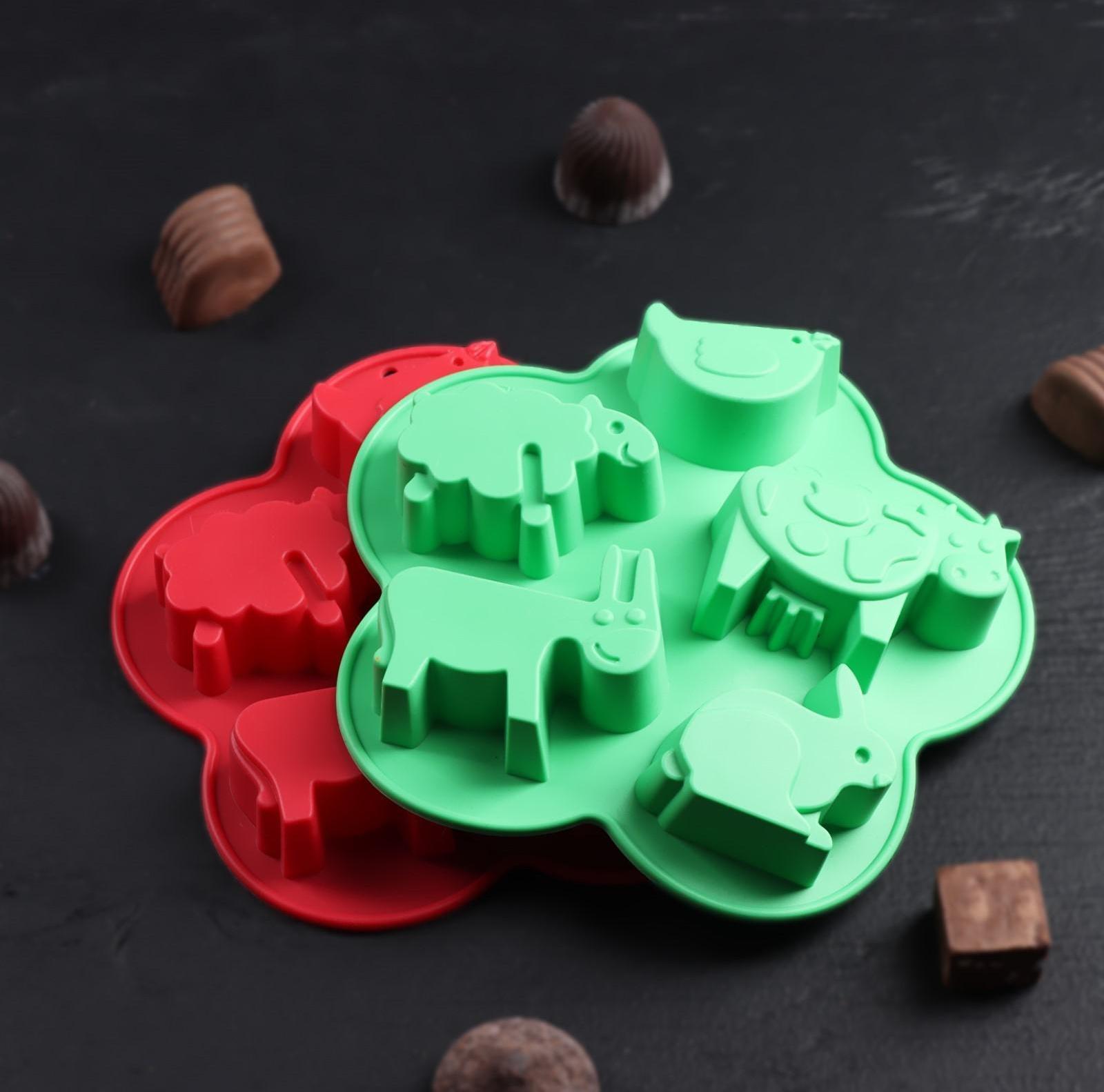 Форма для льда и кондитерских украшений Доляна «Домашние животные», 17×17×2,5 см, силикон, 5 ячеек, цвет МИКС