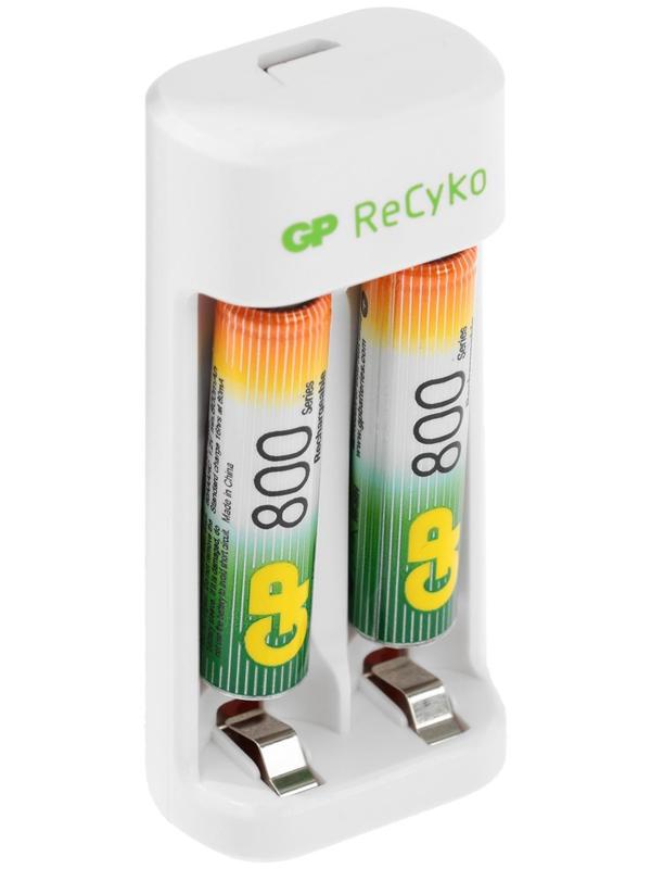 Зарядное устройство GP E211 + 4 аккумулятора AA/AAA 2100/800 мАч, белое