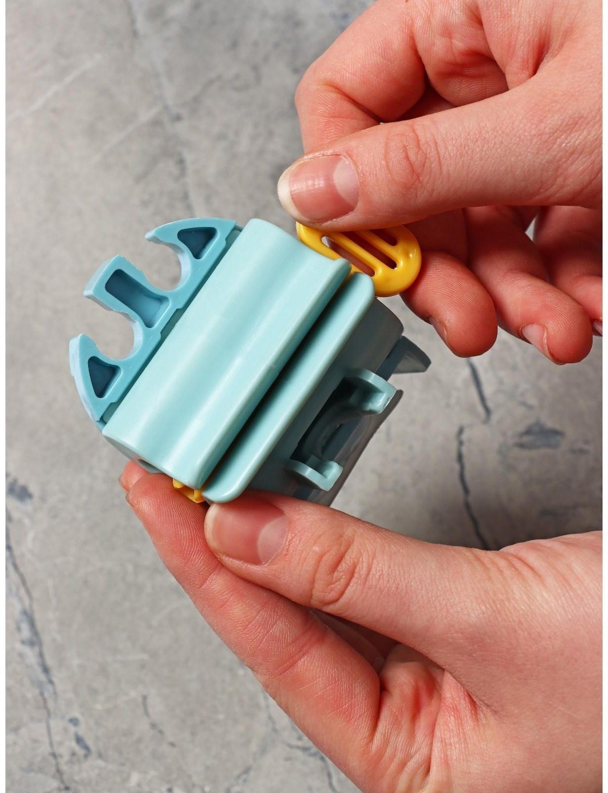 Держатель для зубных щёток с выдавливателем для пасты на липучке, 7×5,2×8 см, цвет МИКС