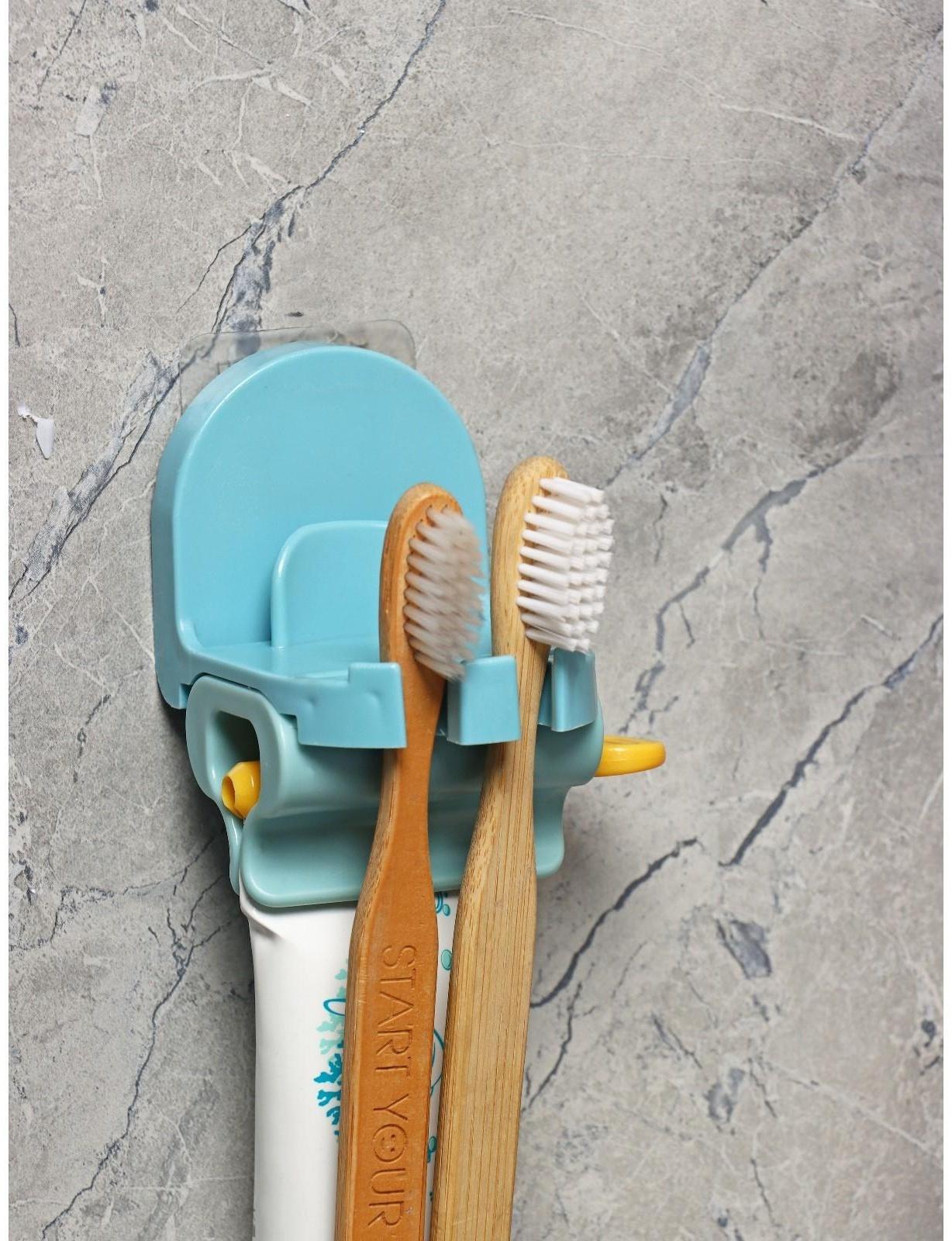 Держатель для зубных щёток с выдавливателем для пасты на липучке, 7×5,2×8 см, цвет МИКС