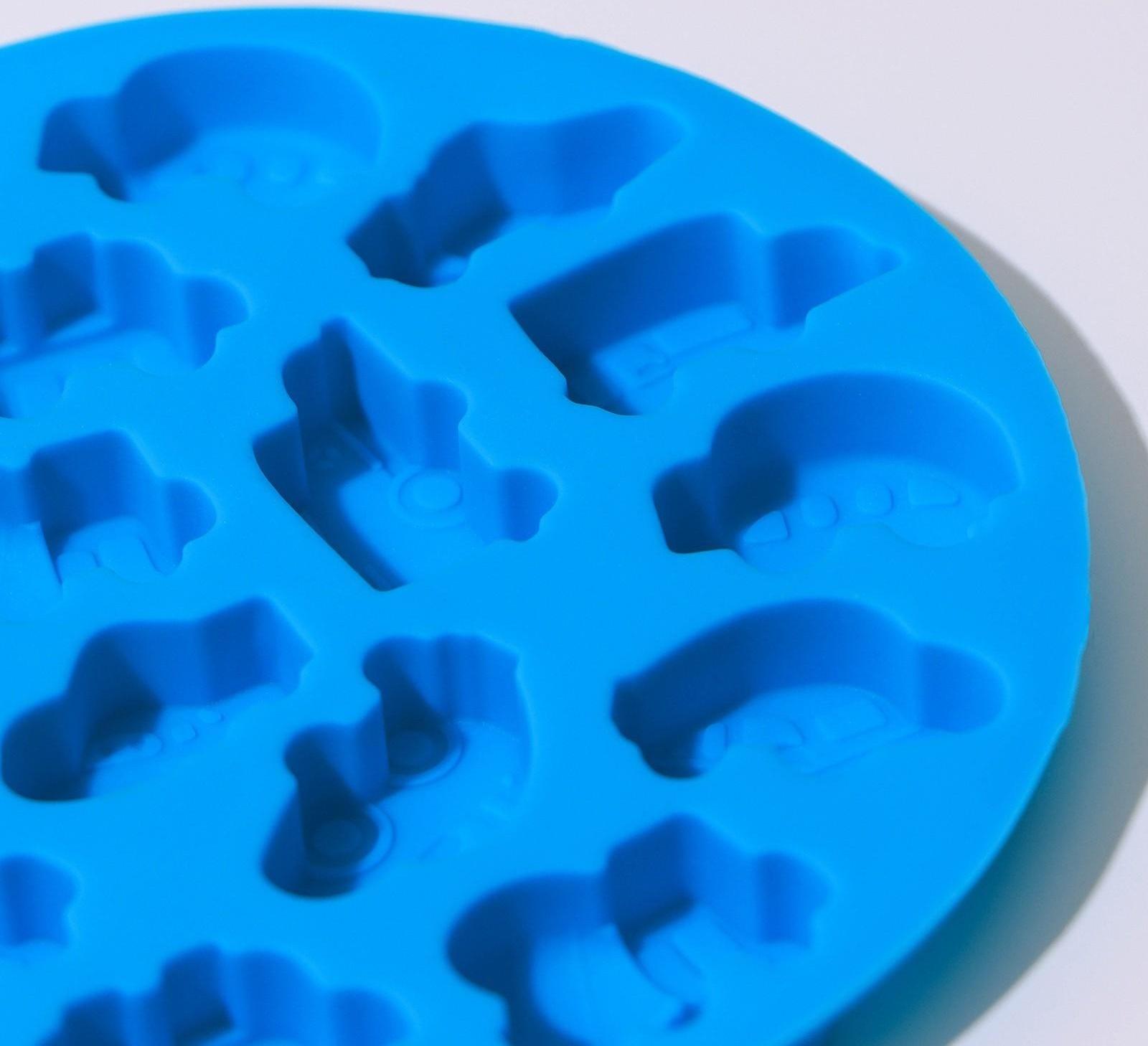 Форма для льда и кондитерских украшений Доляна «Машинки», 12×1 см, силикон, 17 ячеек, цвет МИКС