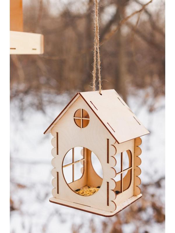 Кормушка для птиц «Изба бревенчатая», 14 × 13,5 × 23 см