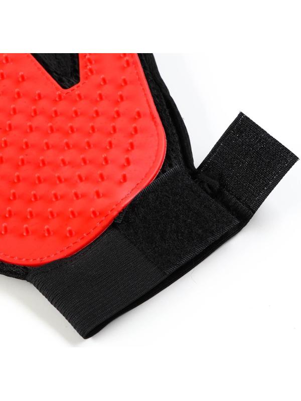 Рукавица - щетка для шерсти на правую руку с удлиненными зубчиками, красная