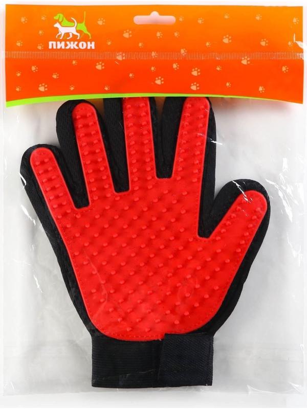 Рукавица - щетка для шерсти на правую руку с удлиненными зубчиками, красная