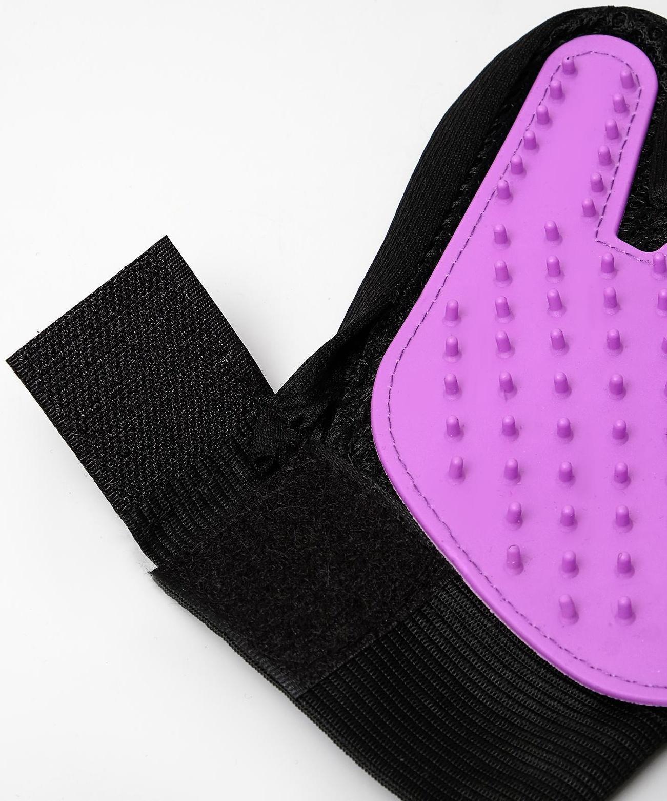 Рукавица-щетка для шерсти на левую руку из неопрена с удлиненными зубчиками, фиолетовая