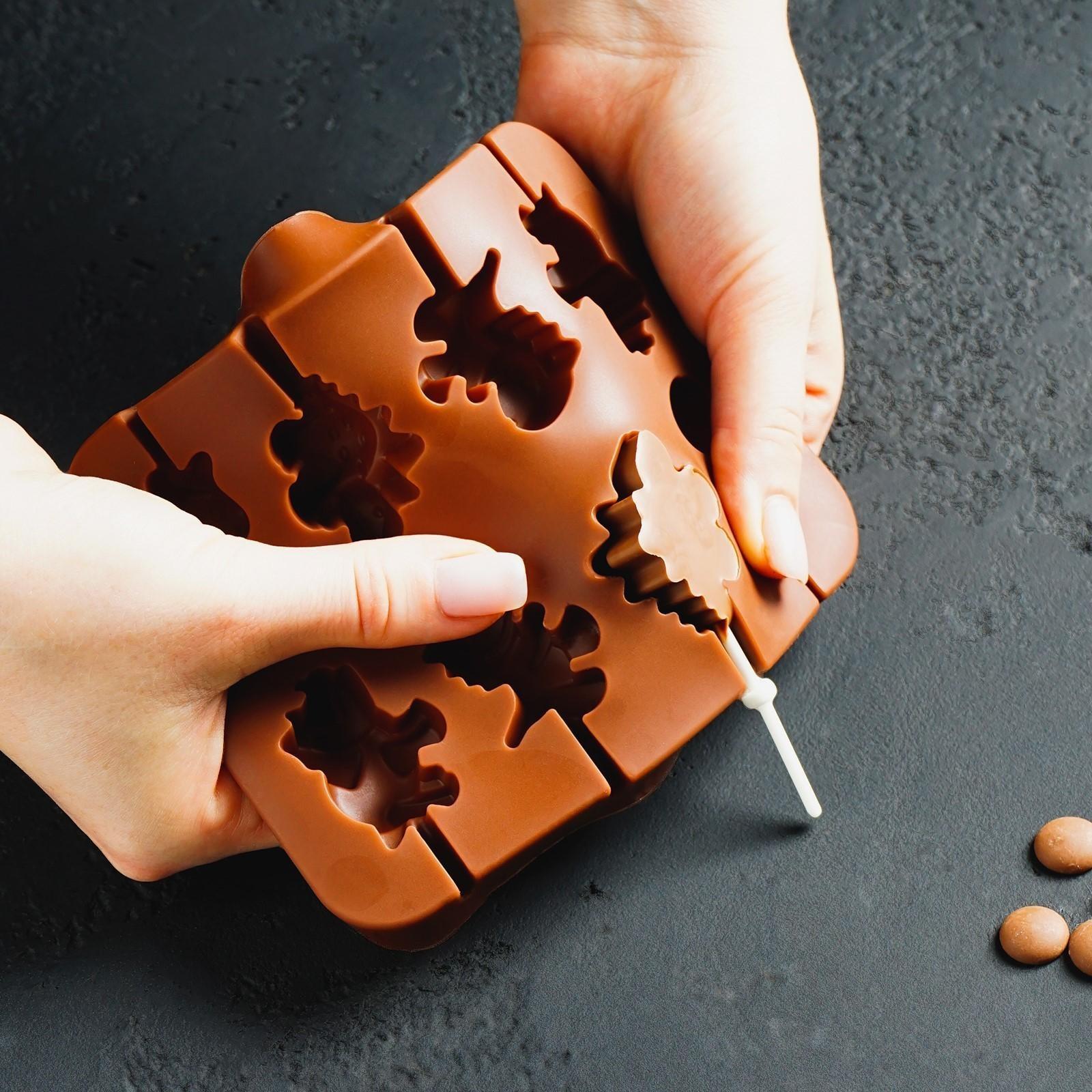 Форма для леденцов Доляна «Дино», 14×11×1,5 см, 8 ячеек, цвет шоколадный