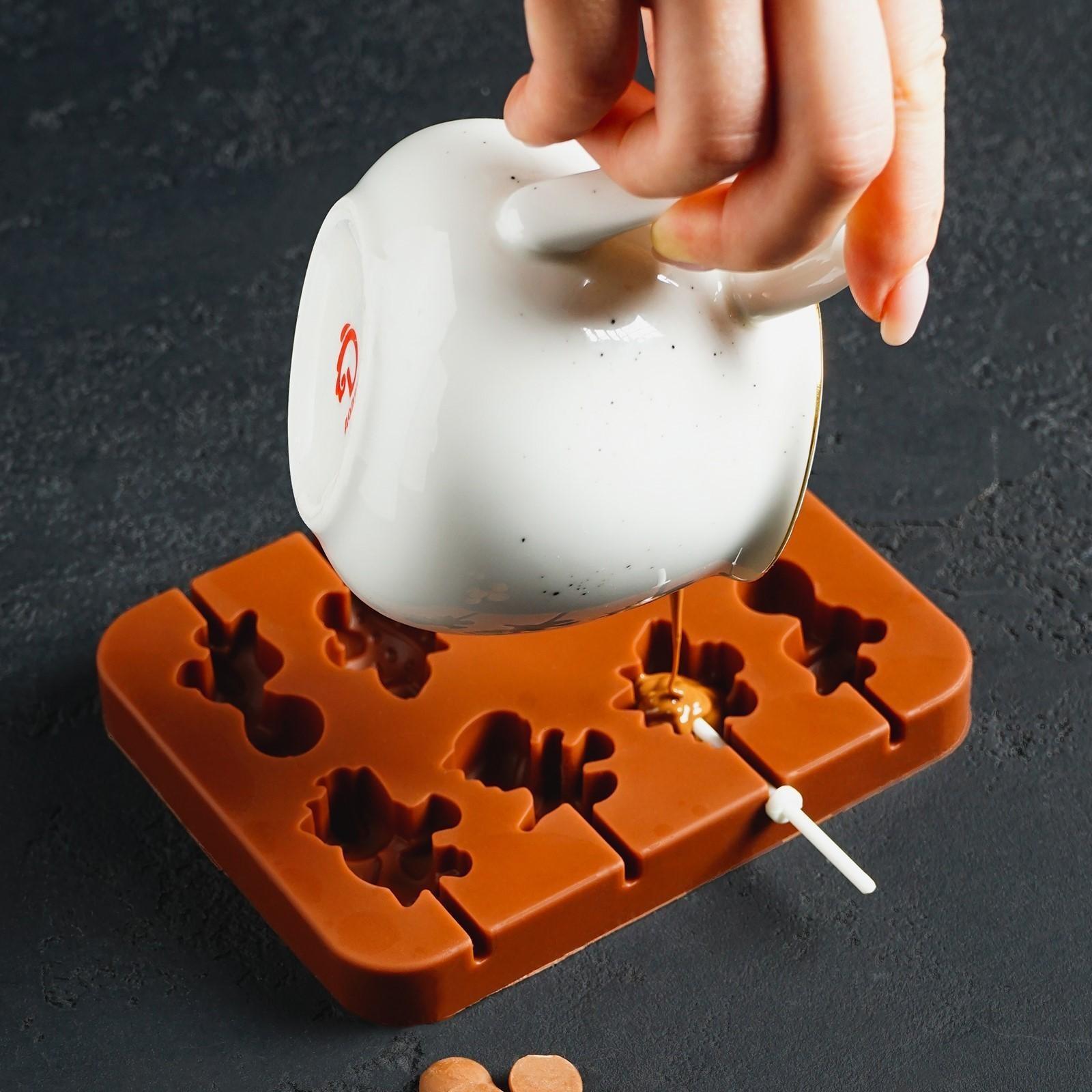 Форма для леденцов Доляна «Дино», 14×11×1,5 см, 8 ячеек, цвет шоколадный