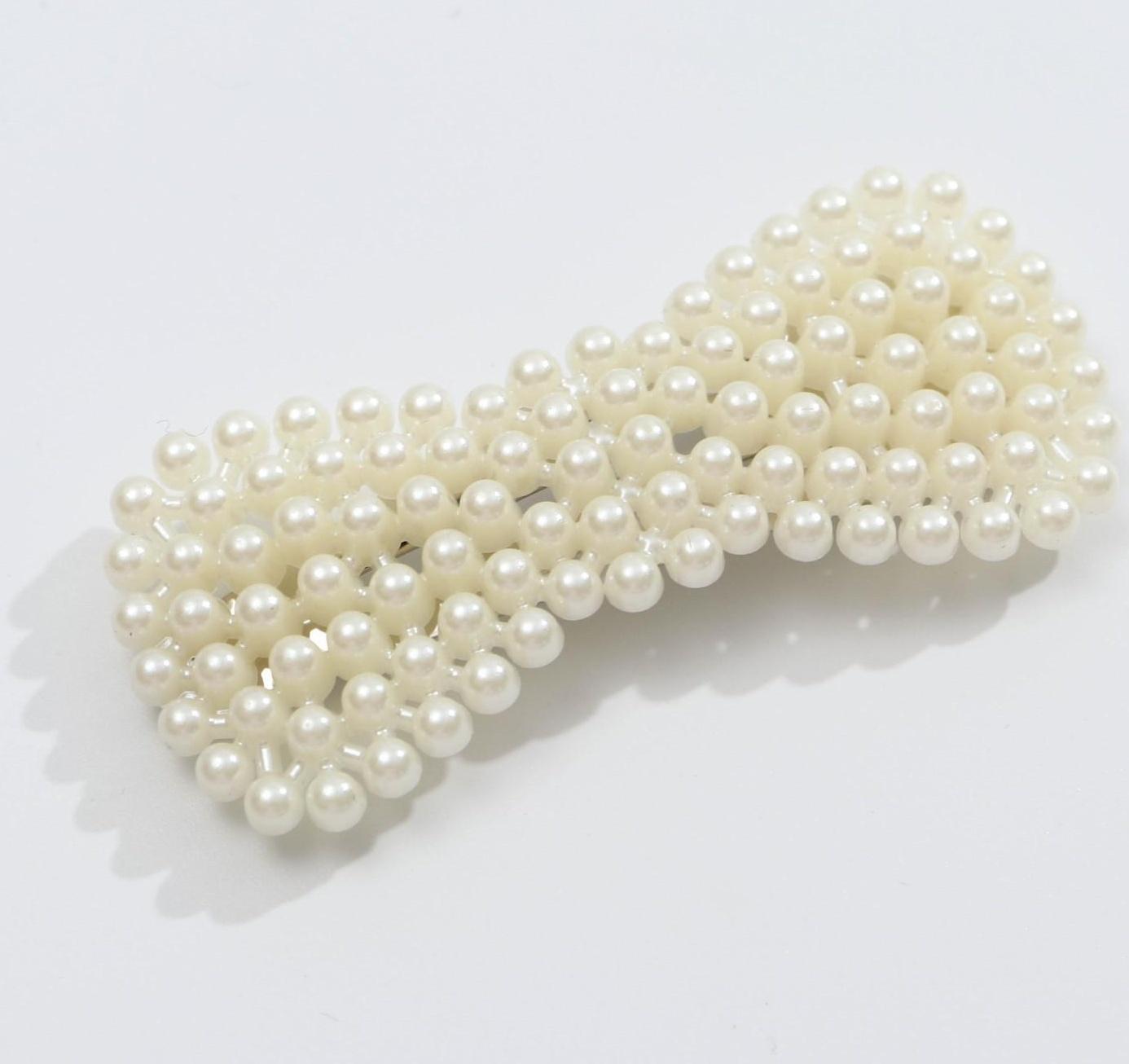 Заколка для волос на подложке «Слишком идеальна»