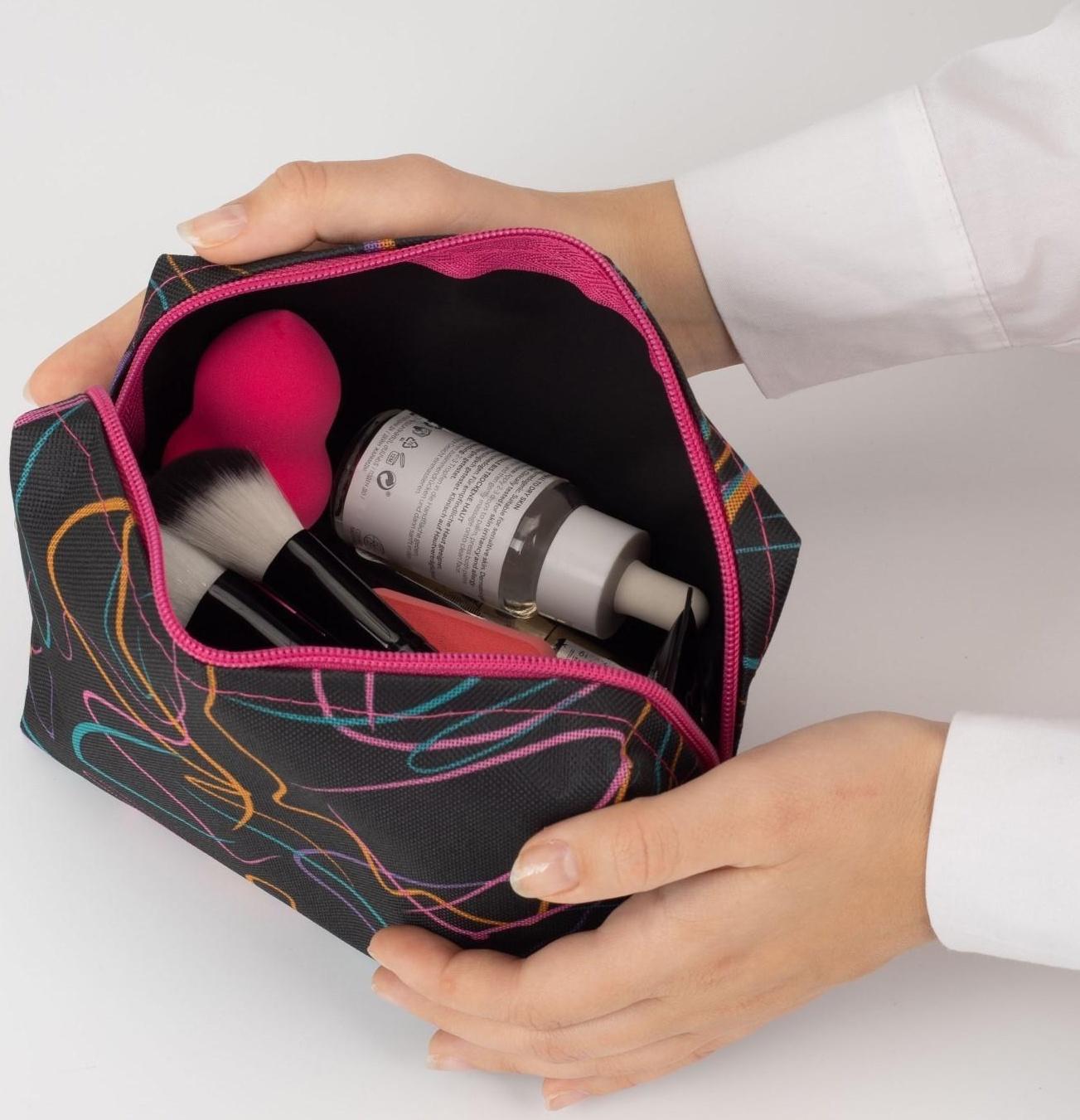 Косметичка на молнии, цвет чёрный