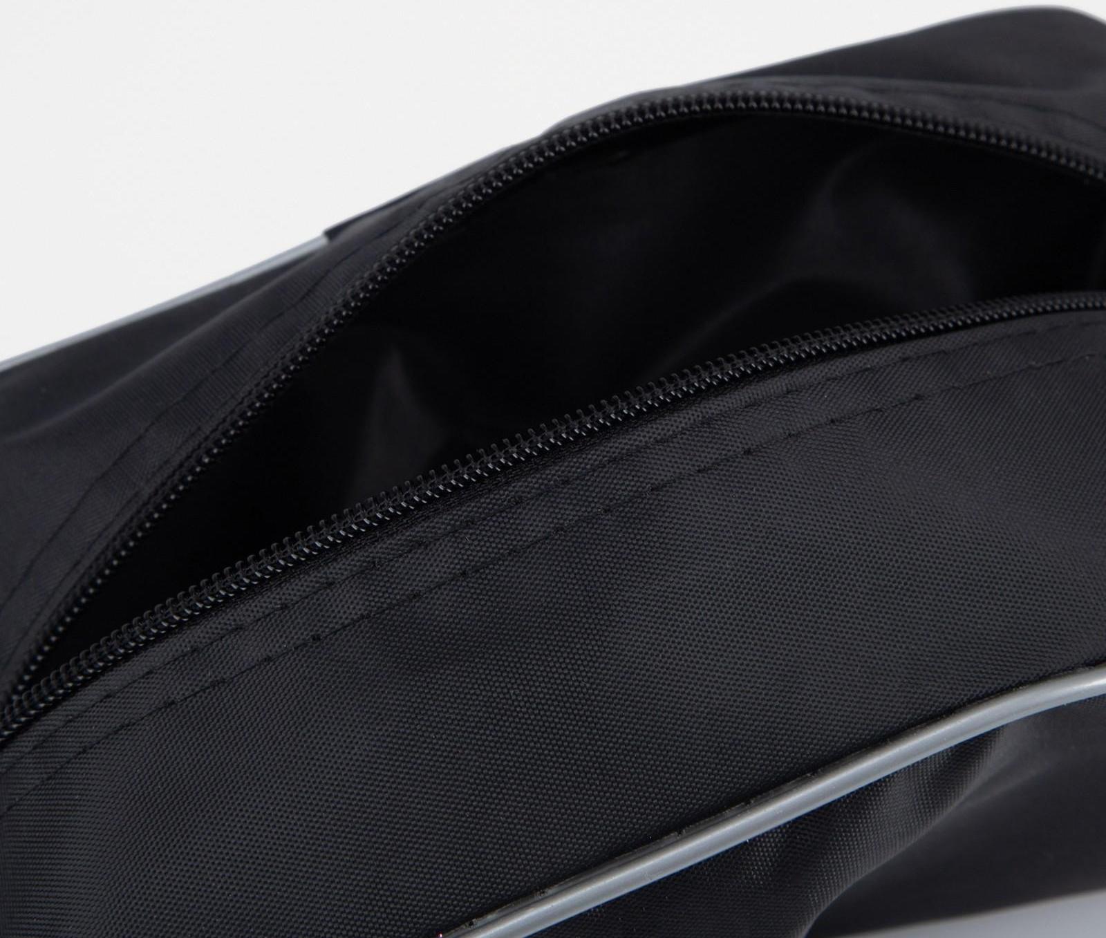 Косметичка на молнии, цвет чёрный