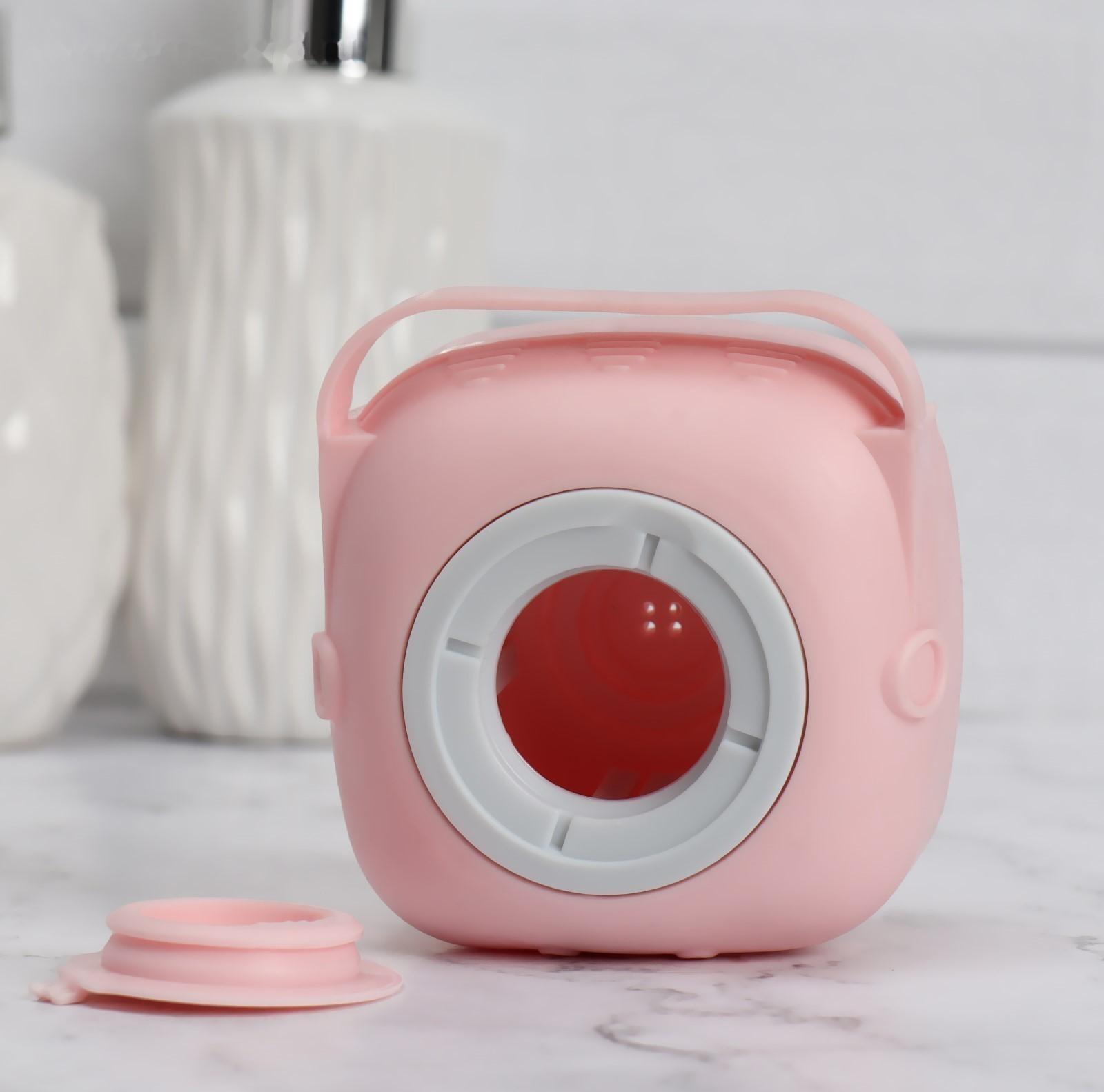 Щётка-массажёр с резервуаром, универсальная, силиконовая, 8,5 × 8,5 см, цвет МИКС