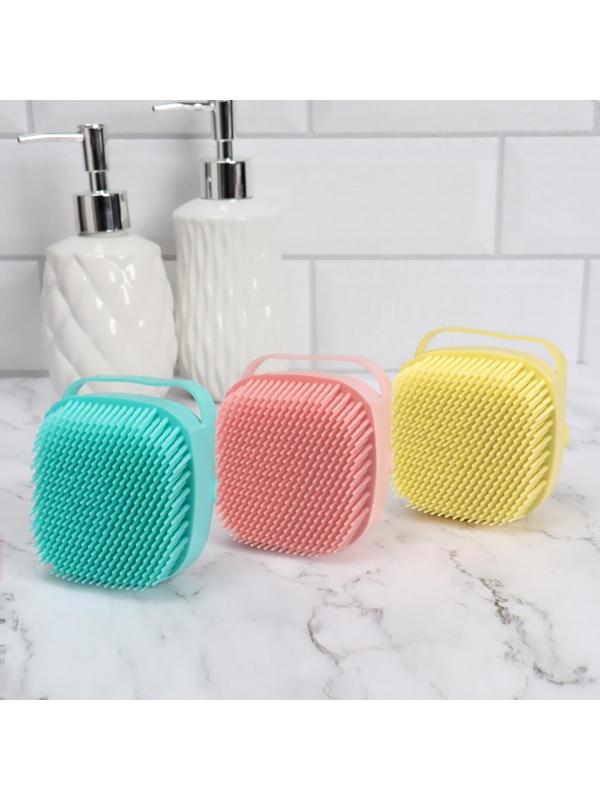 Щётка-массажёр с резервуаром, универсальная, силиконовая, 8,5 × 8,5 см, цвет МИКС