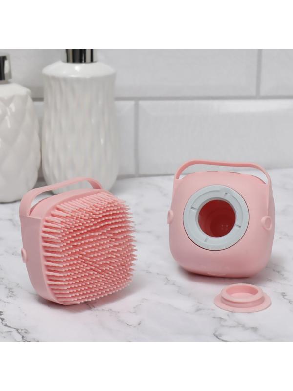 Щётка-массажёр с резервуаром, универсальная, силиконовая, 8,5 × 8,5 см, цвет МИКС