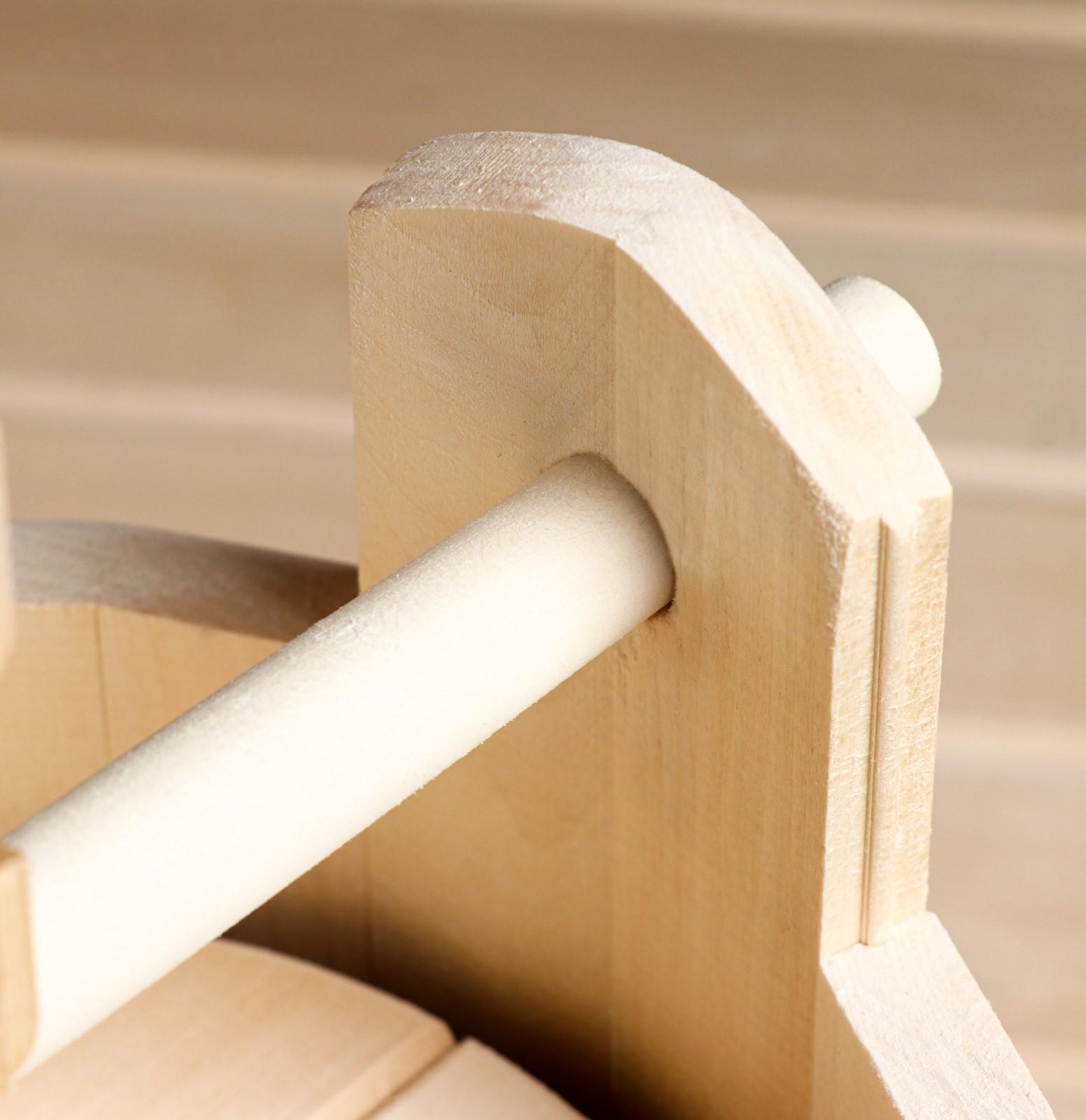 Кадка из липы, 10л, с прижимным гнетом, нержавеющий обод 