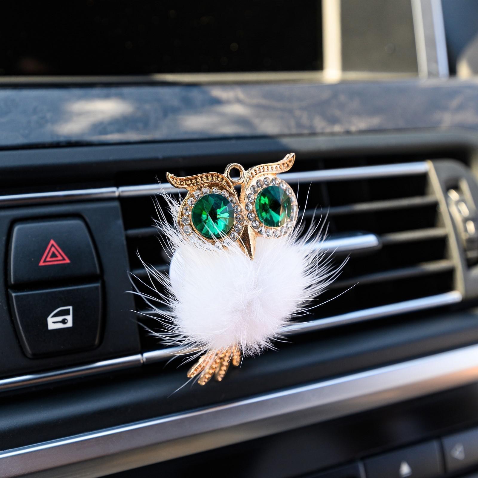 Украшение в дефлектор автомобиля 