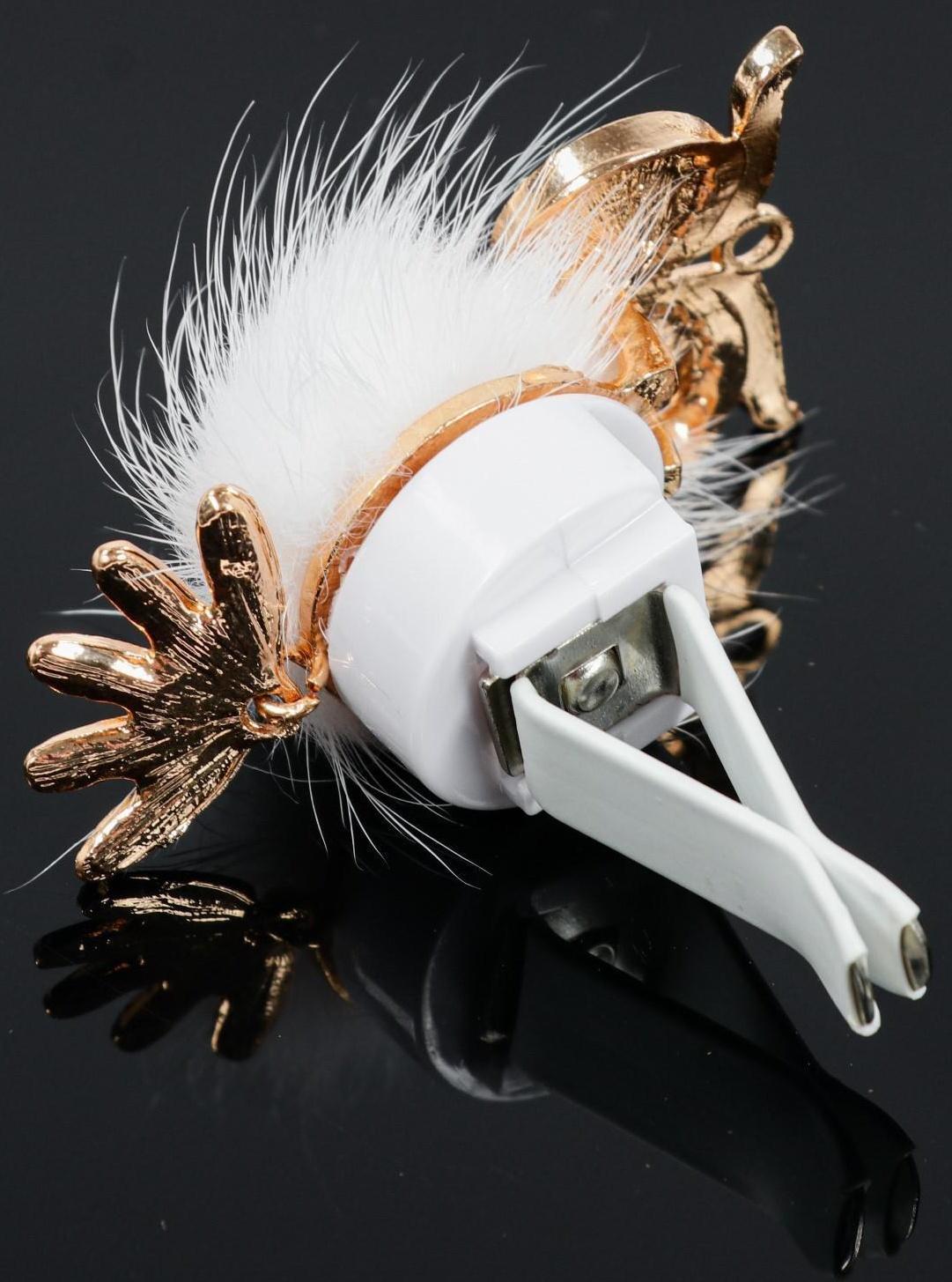 Украшение в дефлектор автомобиля 