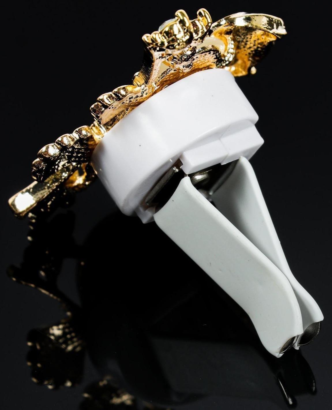 Украшение в дефлектор автомобиля 