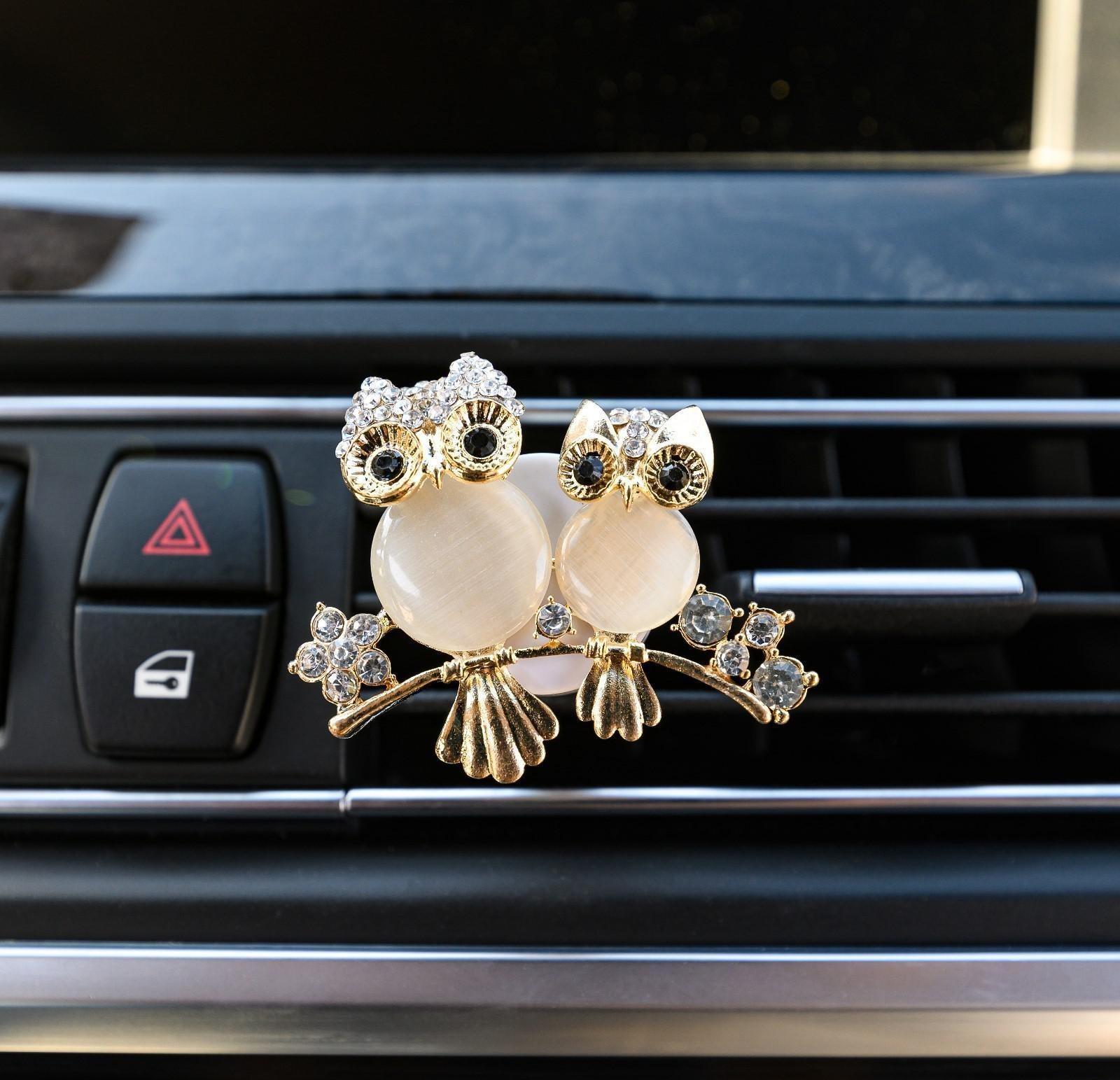 Украшение в дефлектор автомобиля 