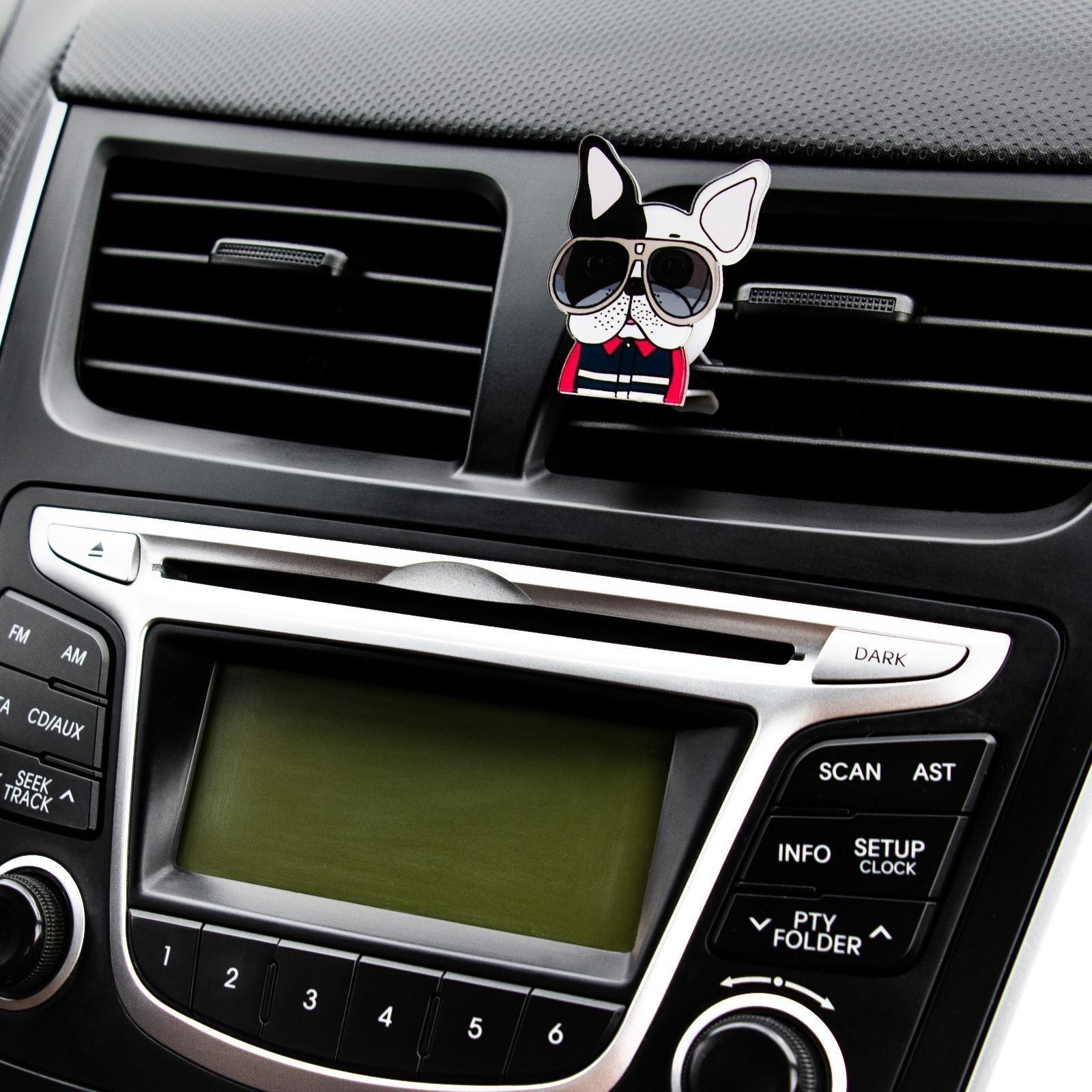 Украшение в дефлектор автомобиля 