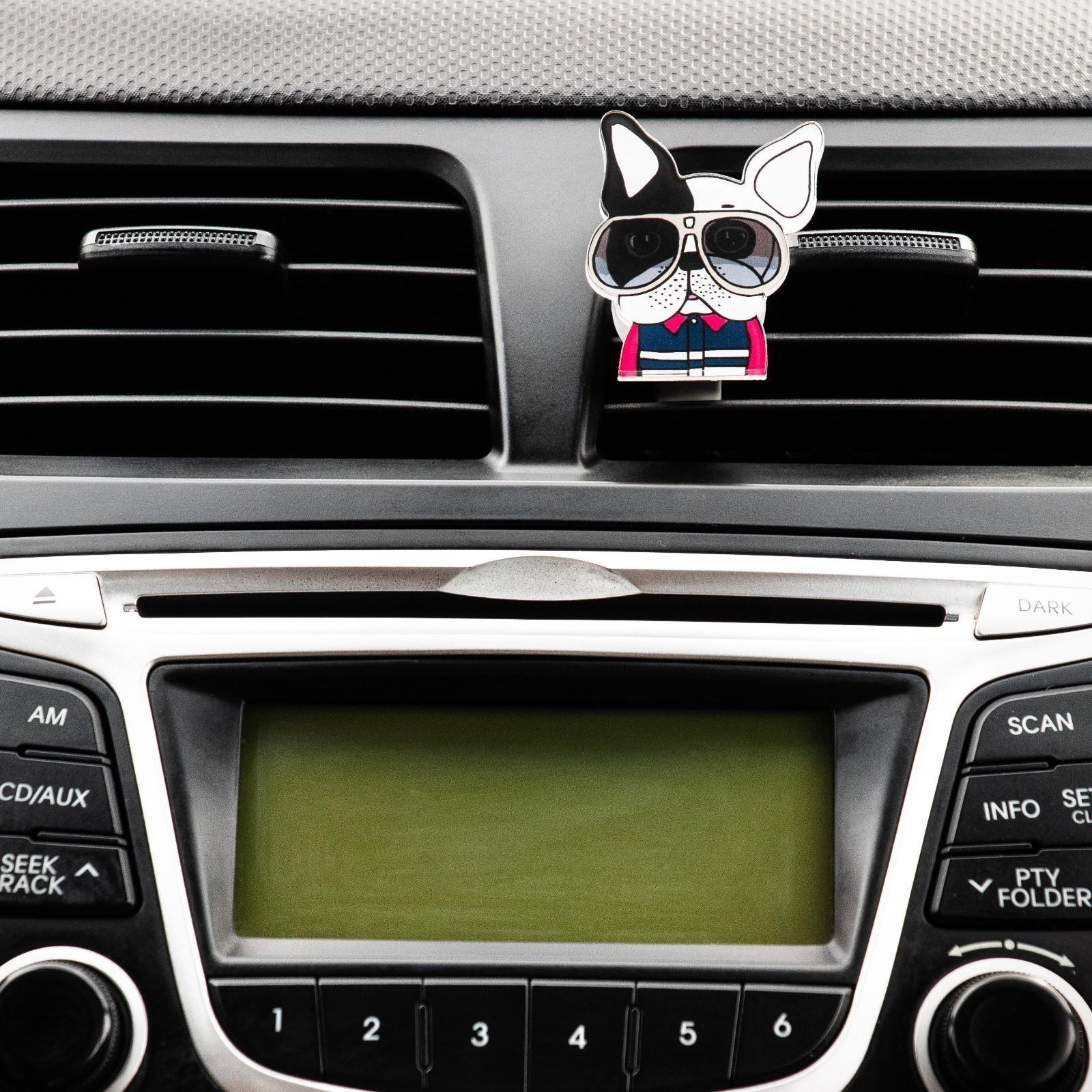 Украшение в дефлектор автомобиля 