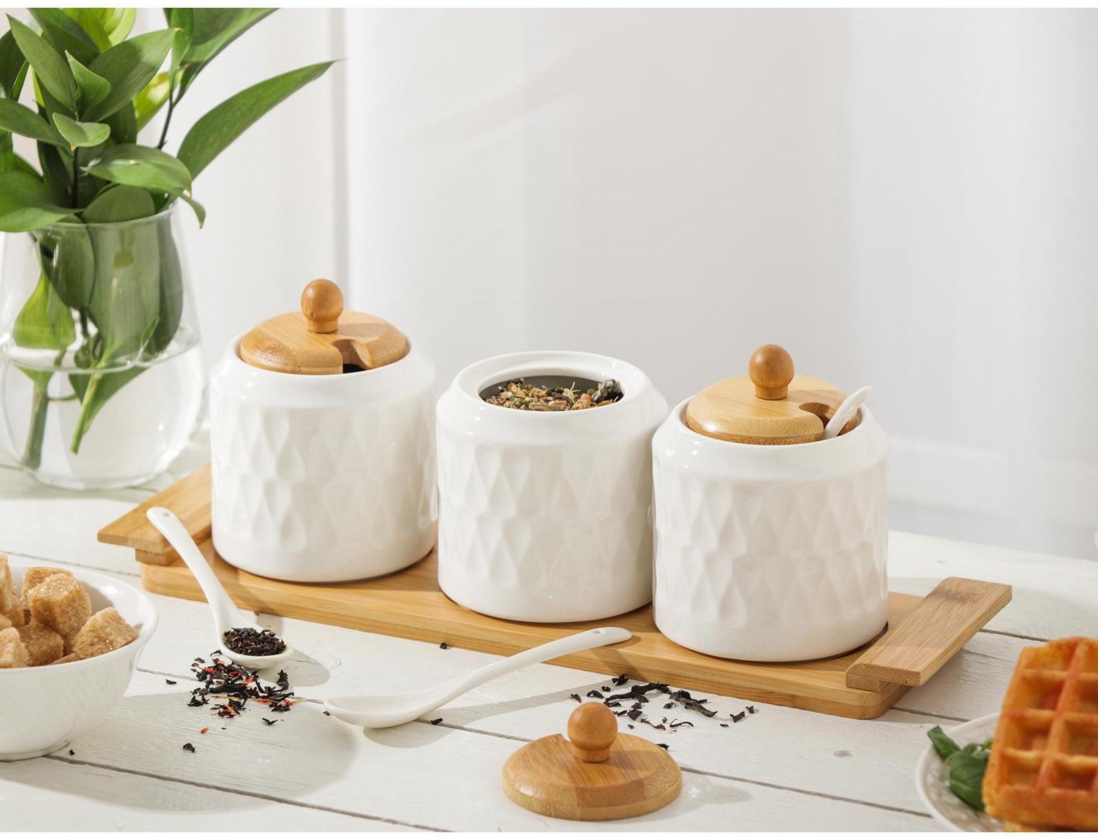 Набор банок керамический для сыпучих продуктов Доляна «Эстет. Герда. Тюльпан», 3 предмета на деревянной подставке