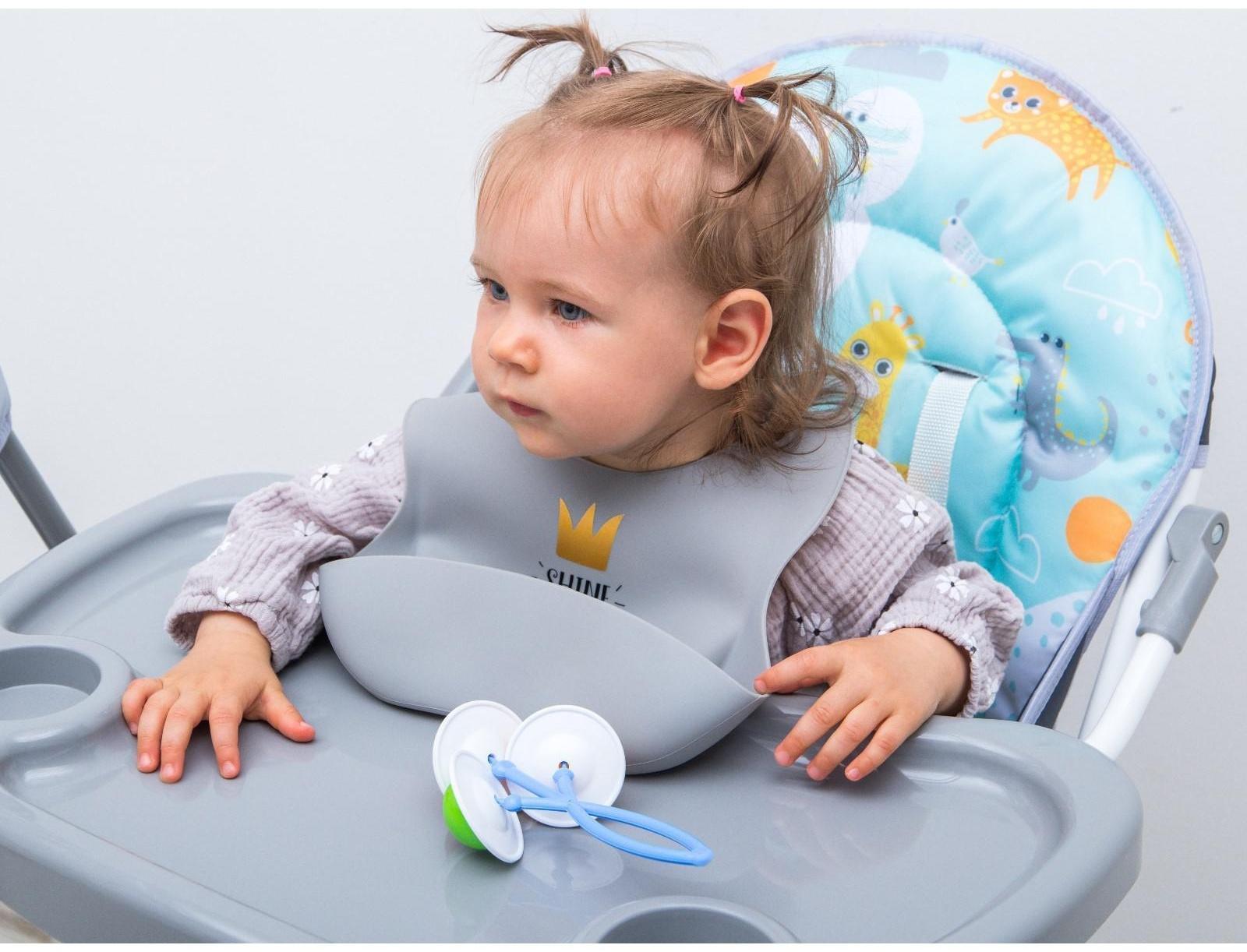 Нагрудник для кормления «Сияй» силиконовый с карманом, цвет серый