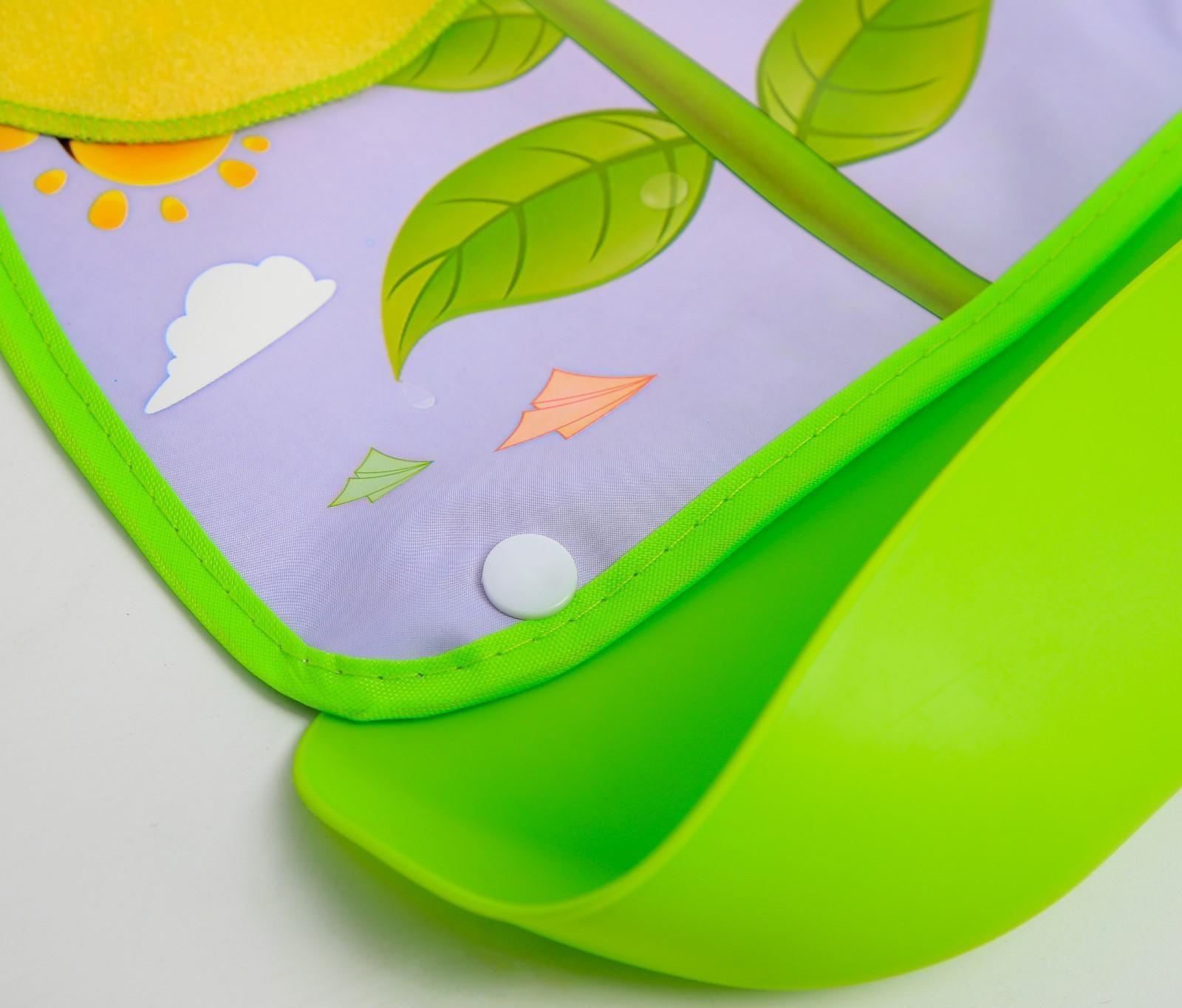 Нагрудник для кормления «Цветочек» непромокаемый на кнопке, с супер-карманом, цвет зелёный