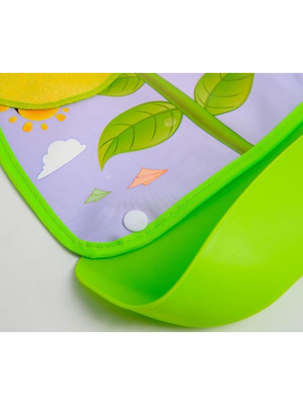 Нагрудник для кормления «Цветочек» непромокаемый на кнопке, с супер-карманом, цвет зелёный