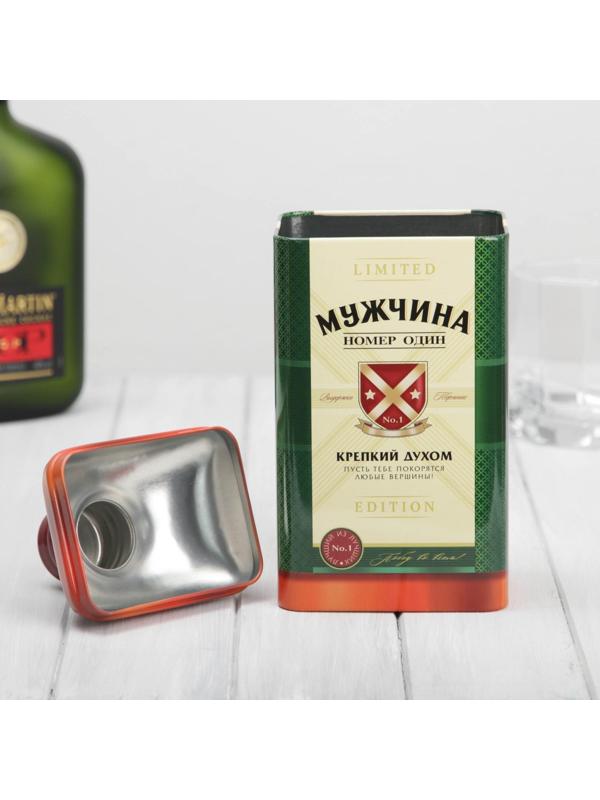 Коробка жестяная в форме бутылки под крепкий алкоголь «Мужчина»