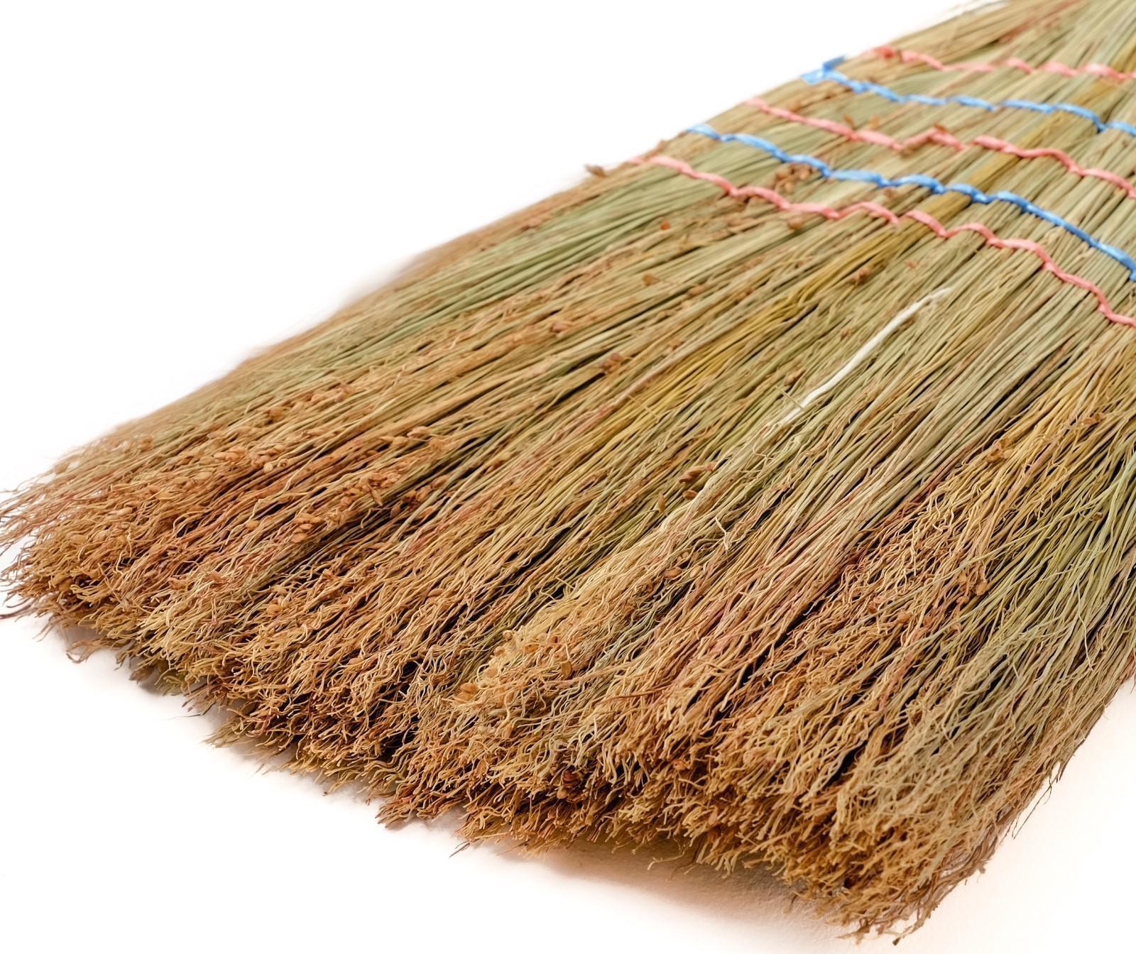 Метла узбекская из сорго с деревянной ручкой, 130-136 см, ручная работа