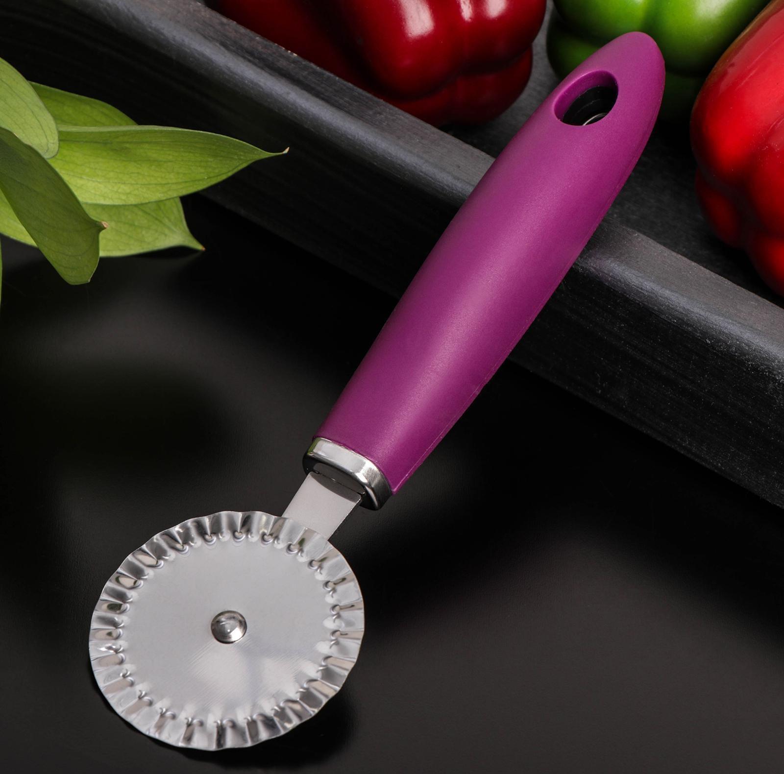 Нож для пиццы и теста Доляна Blade, 20 см, ручка soft touch, цвет фиолетовый