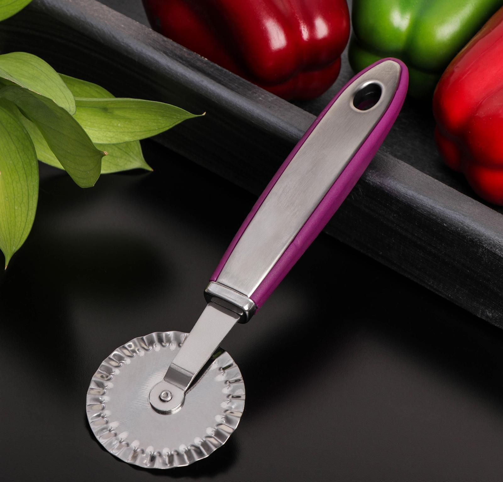 Нож для пиццы и теста Доляна Blade, 20 см, ручка soft touch, цвет фиолетовый