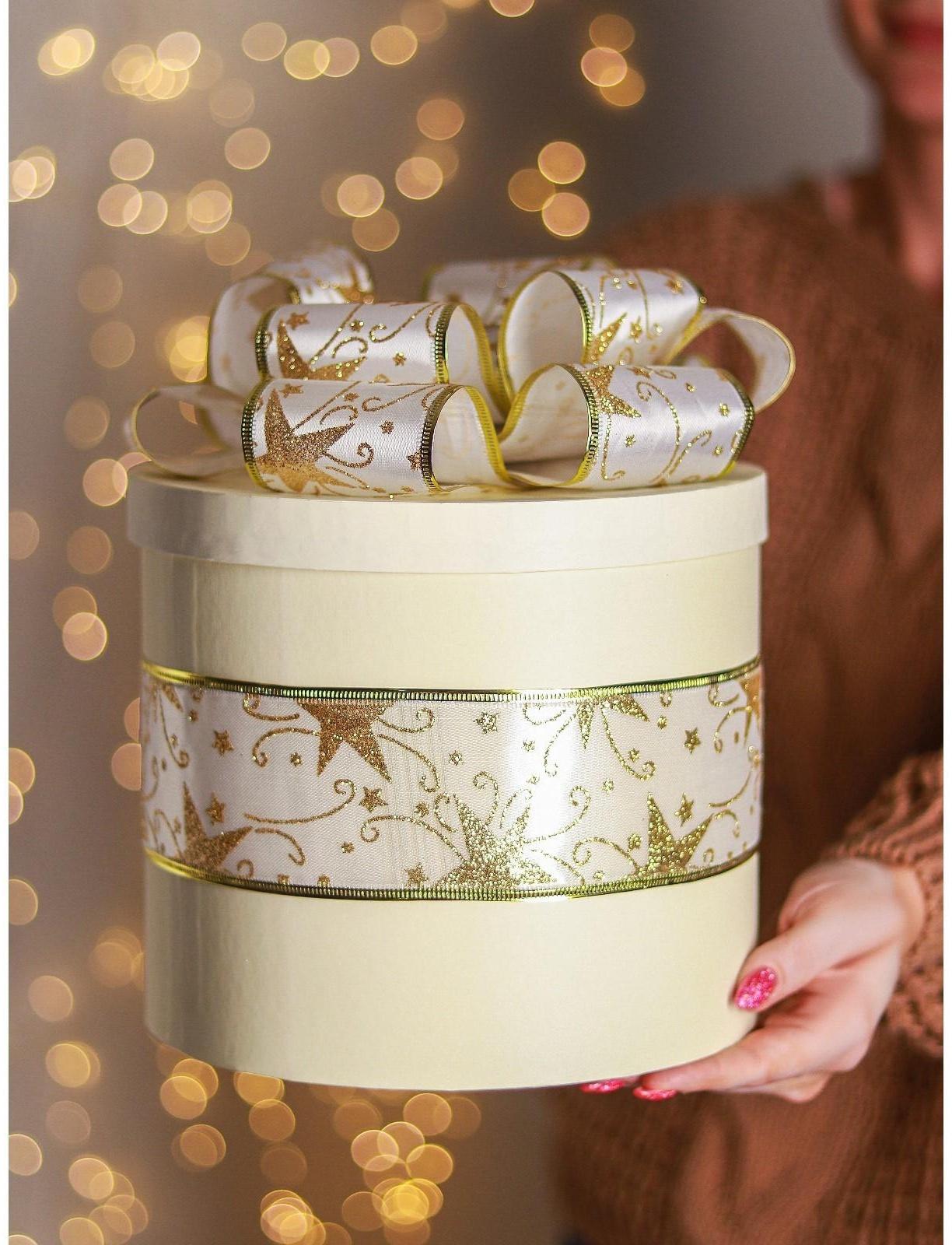 Лента атласная с металлической нитью «Узоры со звездой», 60 мм, 9 ± 0,5 м, цвет белый/золотой