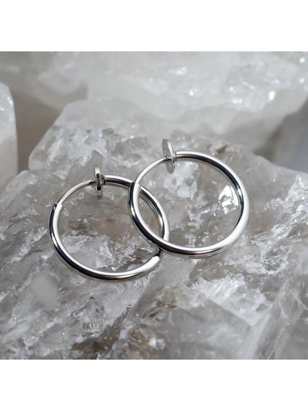 Пирсинг в ухо 