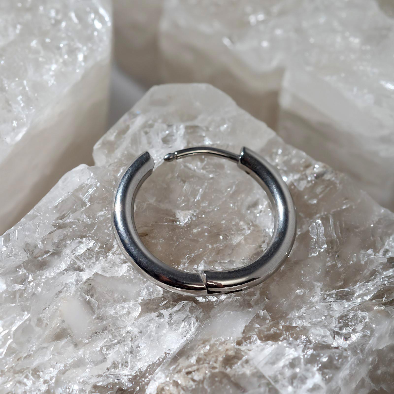 Пирсинг в ухо 