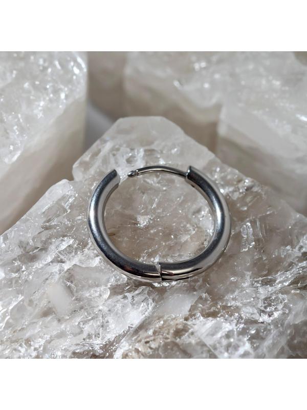 Пирсинг в ухо 