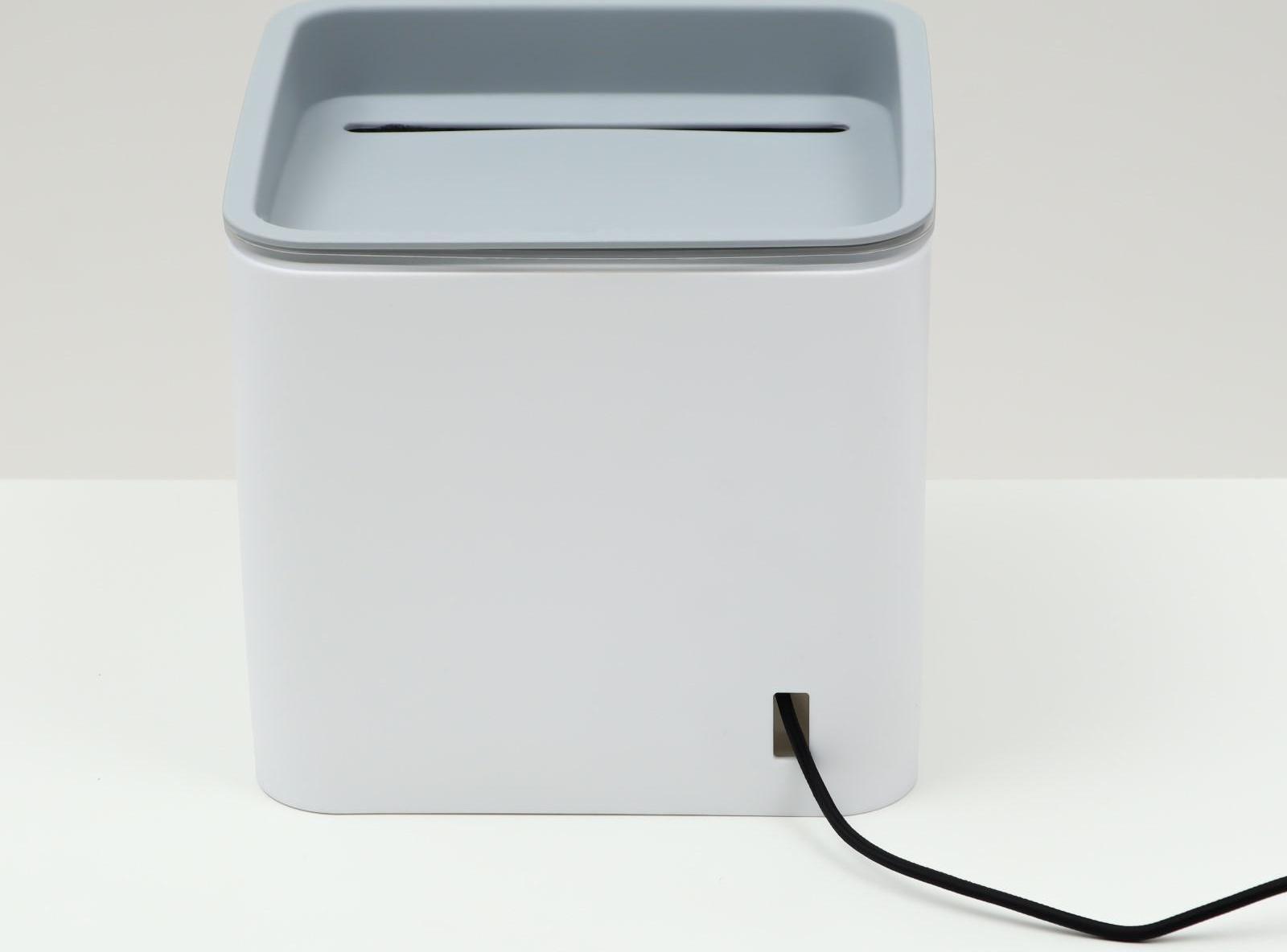 Фонтанчик для животных Carno, 2 л, от USB, бело-серый