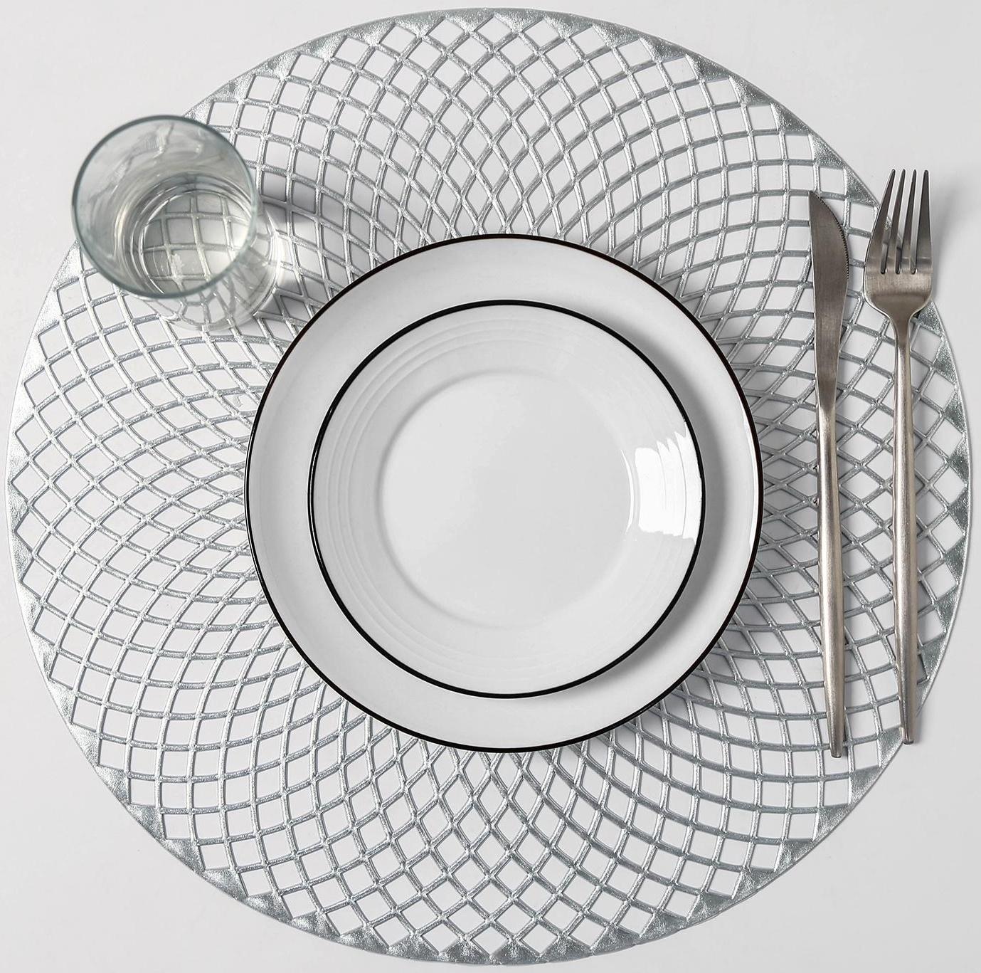 Набор салфеток сервировочных на стол Доляна «Вира», 4 шт, d=38 см, цвет серебряный