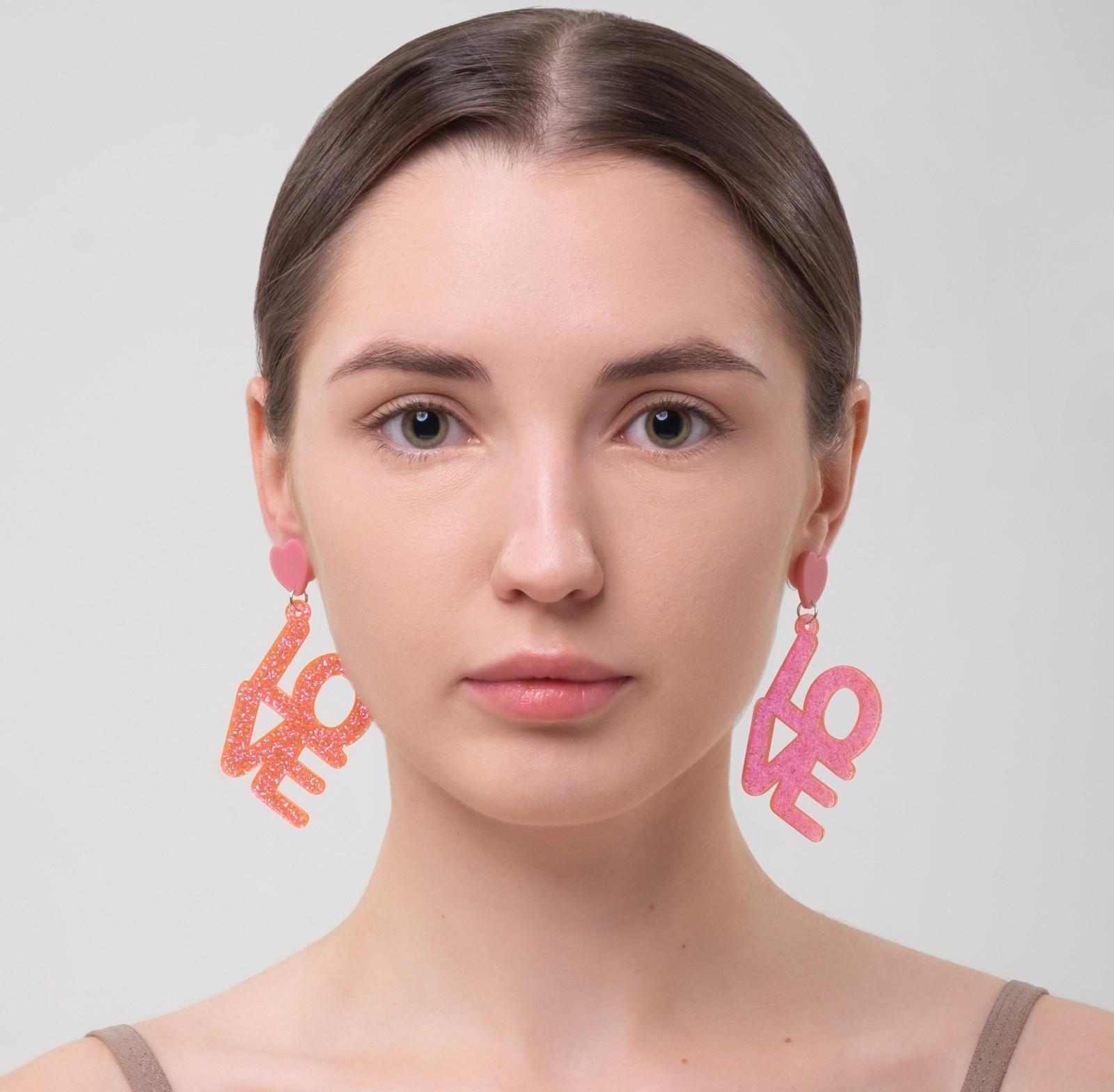 Серьги акрил LOVE, блёстки, цвет коралловый