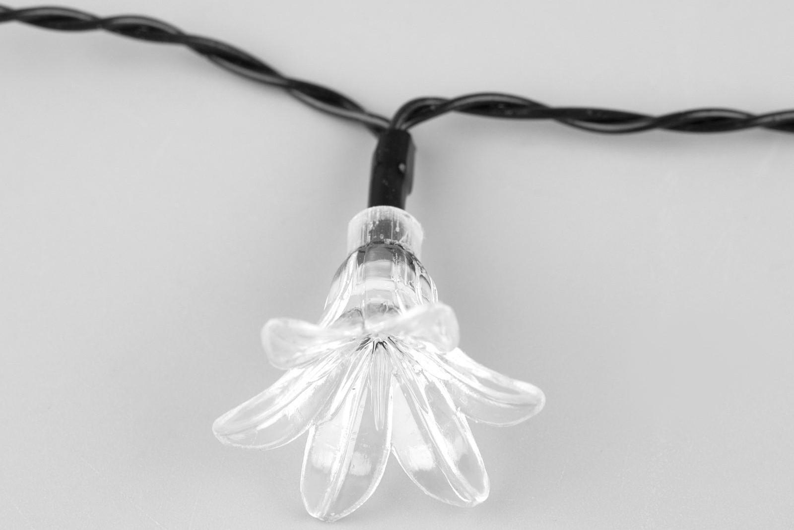 Гирлянда «Нить» 4.5 м с насадками «Цветы», IP44, тёмная нить, 30 LED, свечение мульти, 2 режима, солнечная батарея